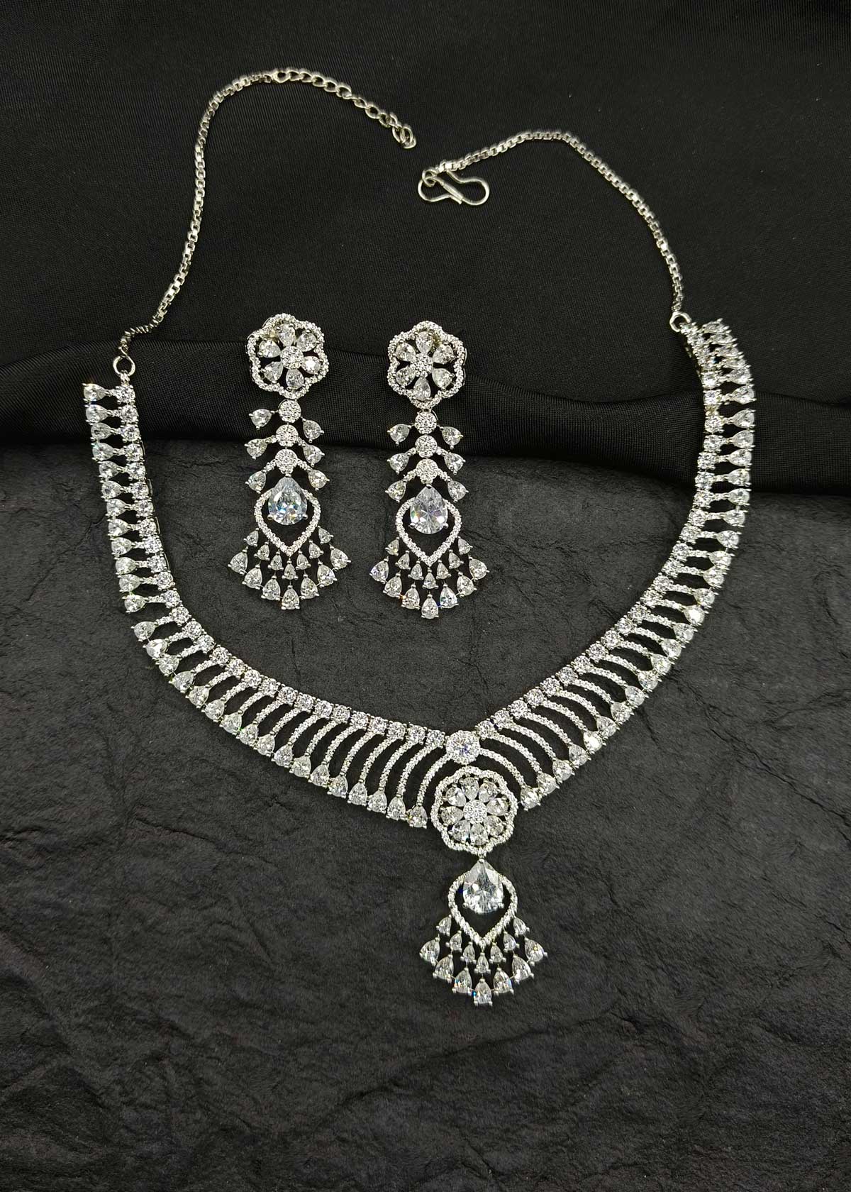 Glamorous Silver Plated Floral Motif Tear Drop Cubic Zircon Short Necklace Set