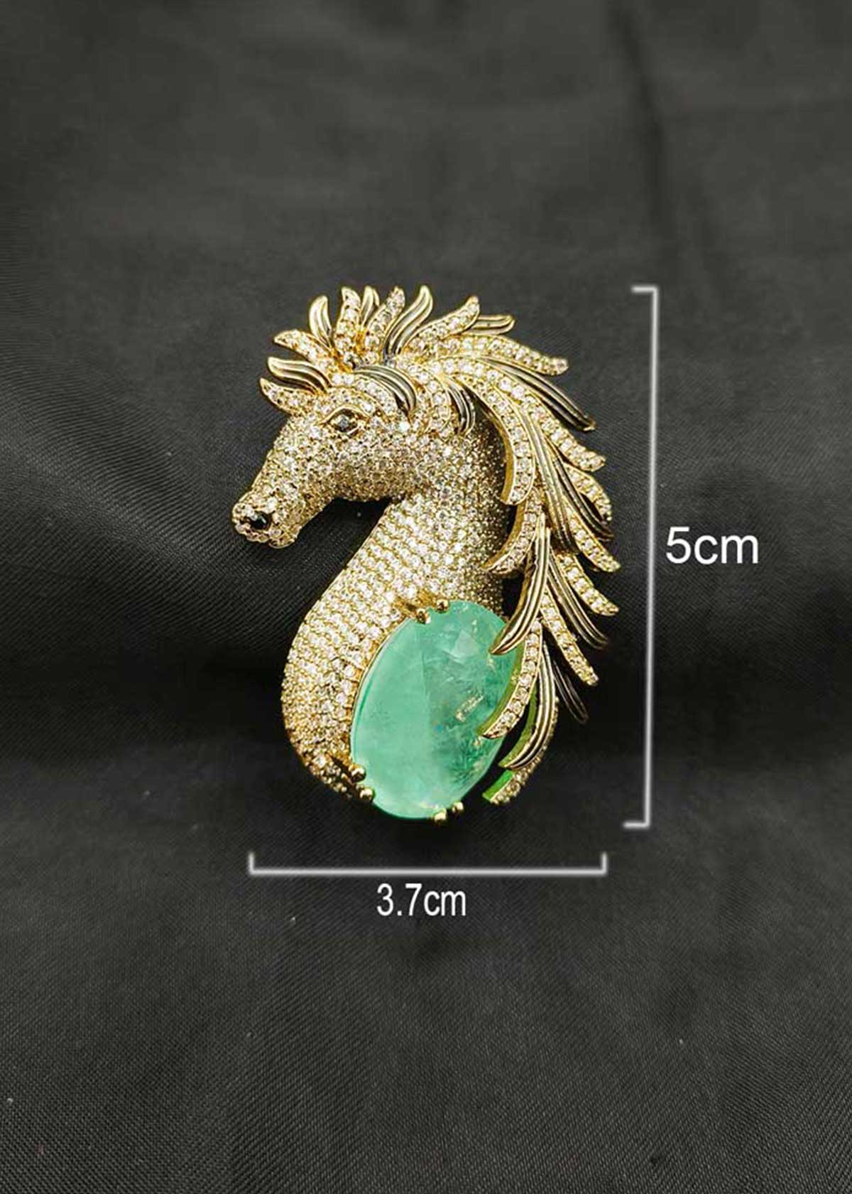 Vintage Inspired Emerald Green Antique Gold Plated Cubic Zircon Horse Motif Brooch / Lapel Pin