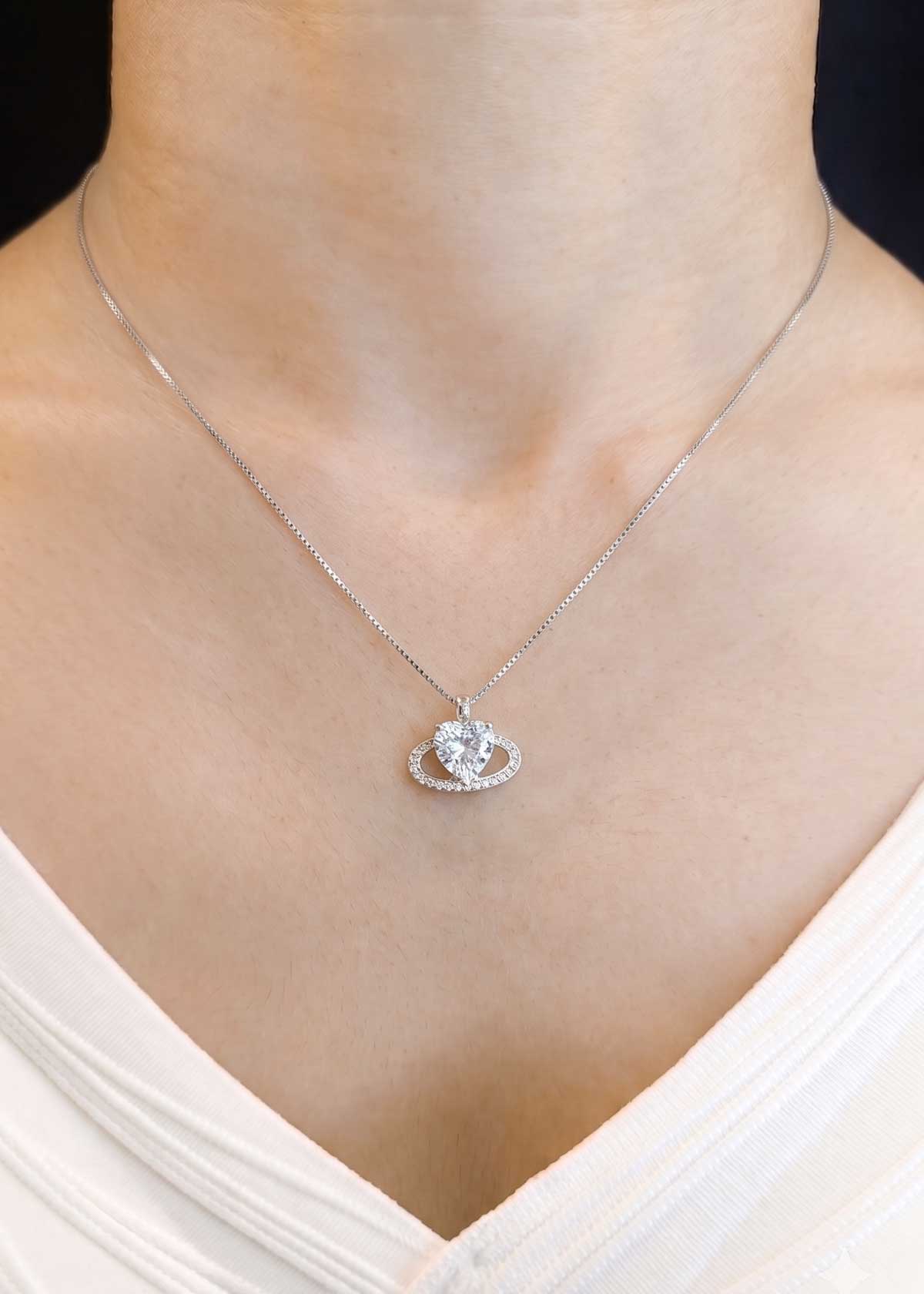 92.5 Sterling Silver Cubic Zircon Saturn Planet Delicate Pendant Set With Chain