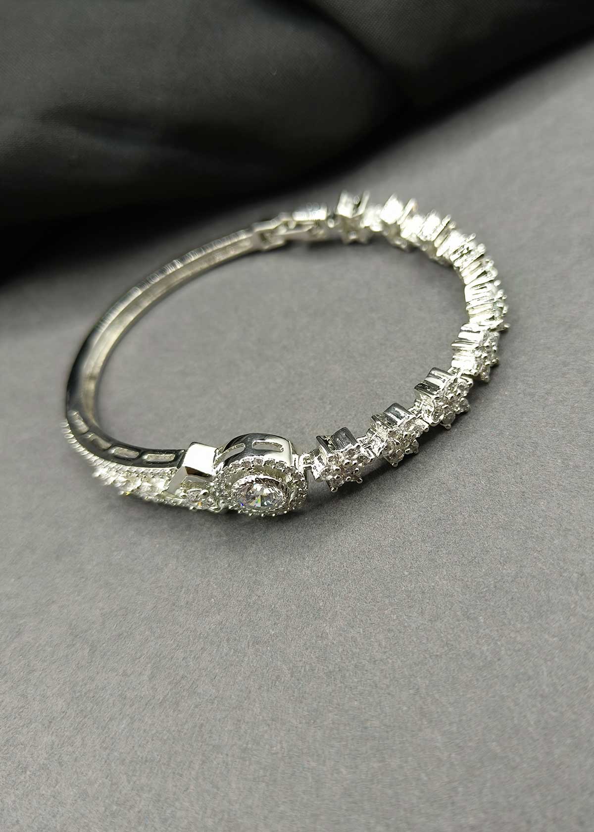 Stunning Star Shaped Floral Design Cubic Zircon Gold And Silver Plated Openable Kada