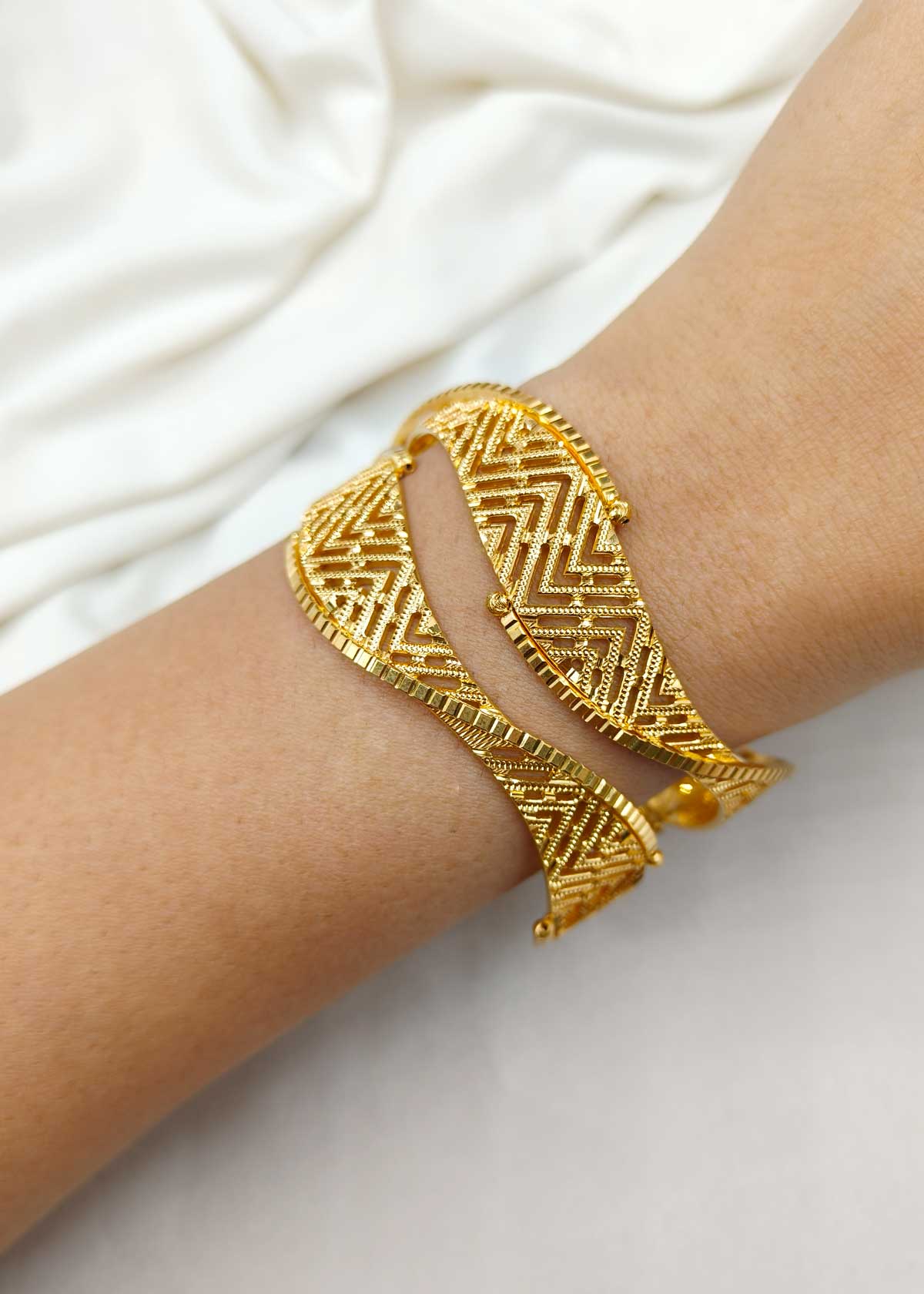 1 Gram Gold Plated Textured Wave Fixed Bangles (2Pcs)