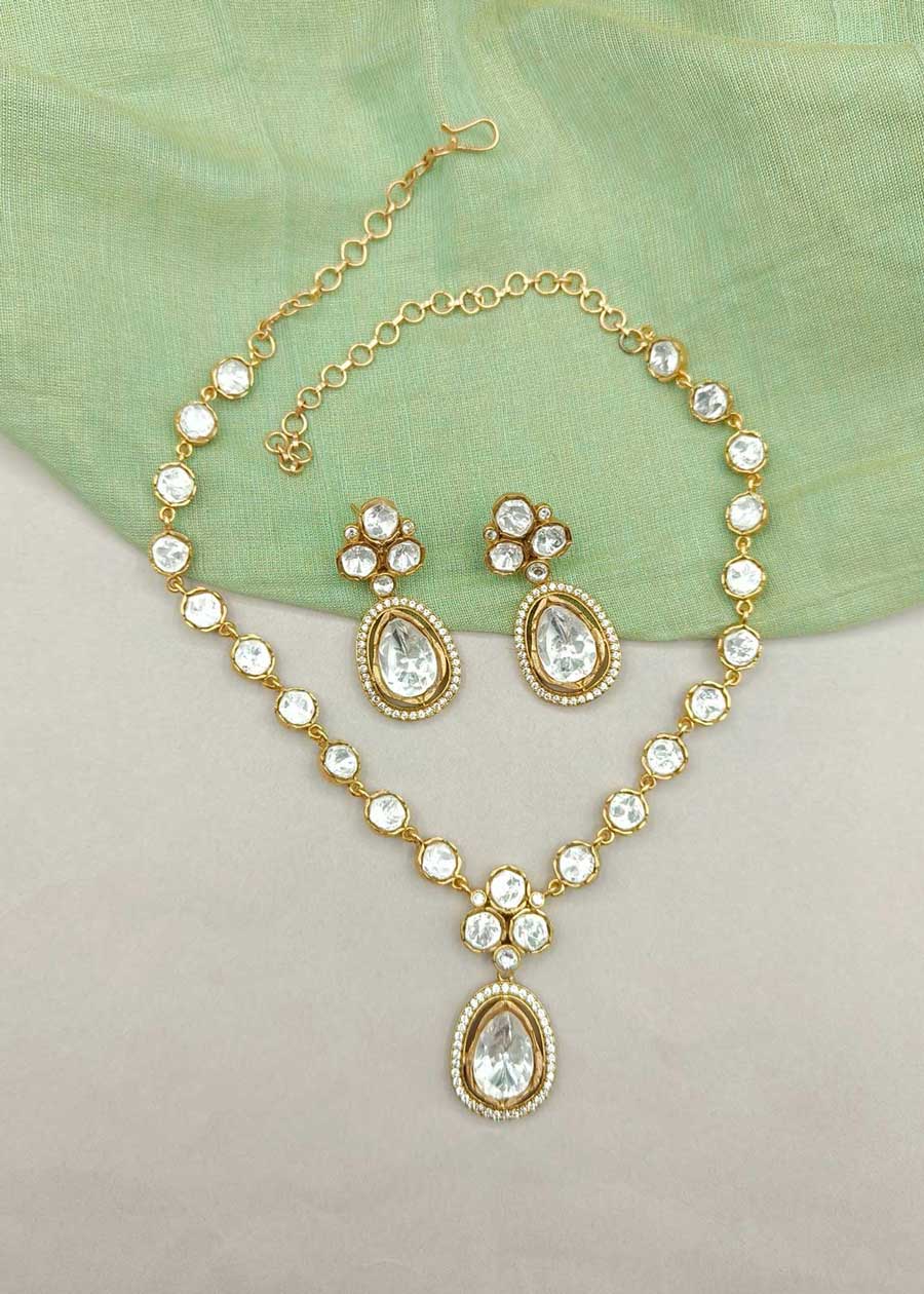 Matt Gold Plated Royal Teardrop Kundan & Cubic Zircon Adjustable Short Necklace Set