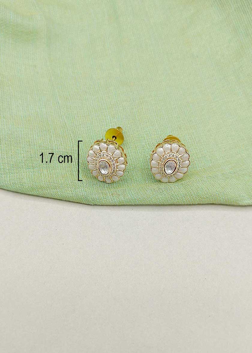 Shimmering Cubic Zircon & Kundan Mother Of Pearl Adjustable Short Necklace Set