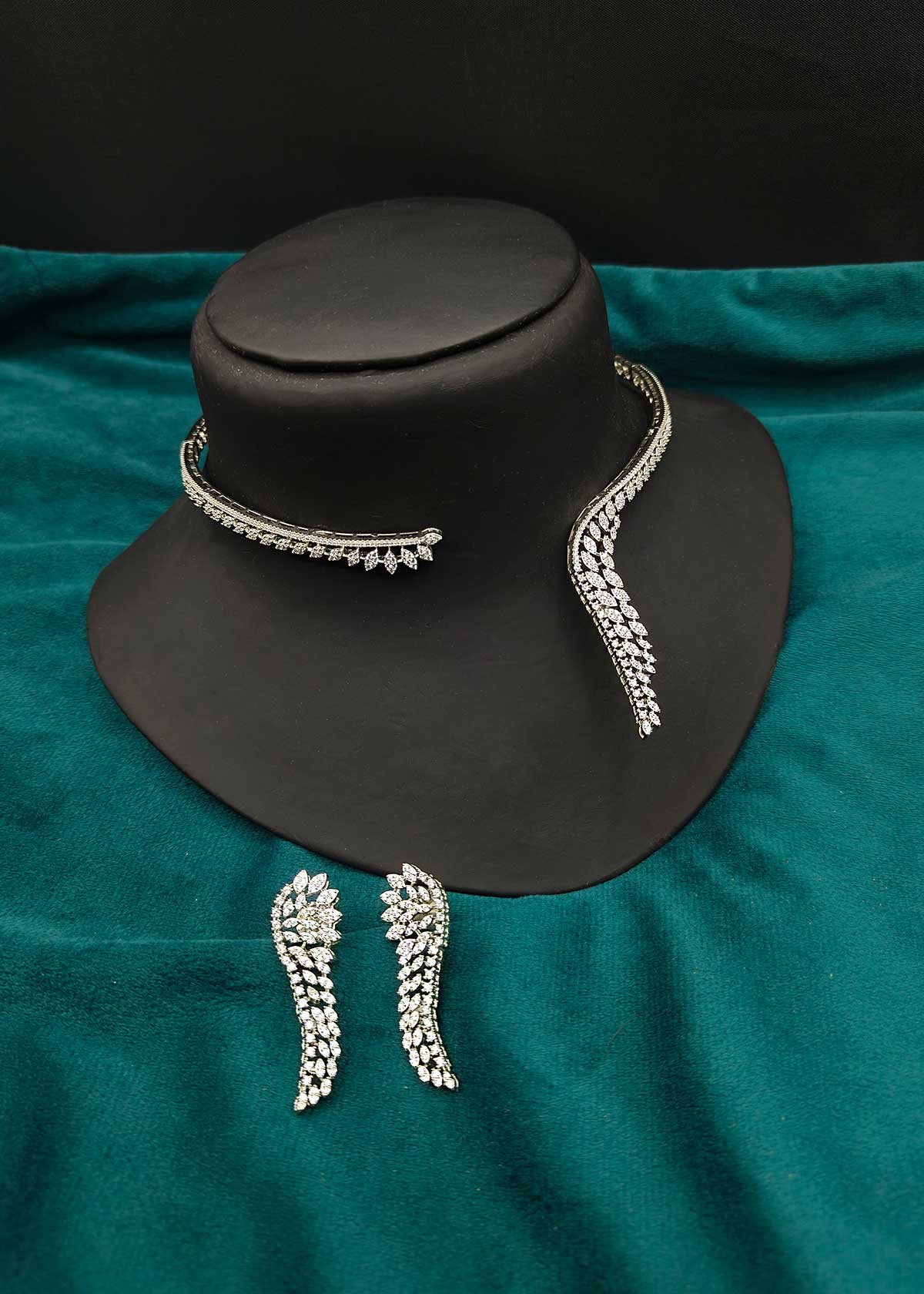 Elegant Dual Tone Cubic Zircon Stiff Hasli Necklace Set