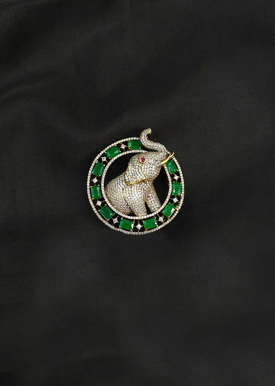 Antique Gold Plated Elephant Motif Round Brooch / Lapel Pin With Emerald & Cubic Zircon