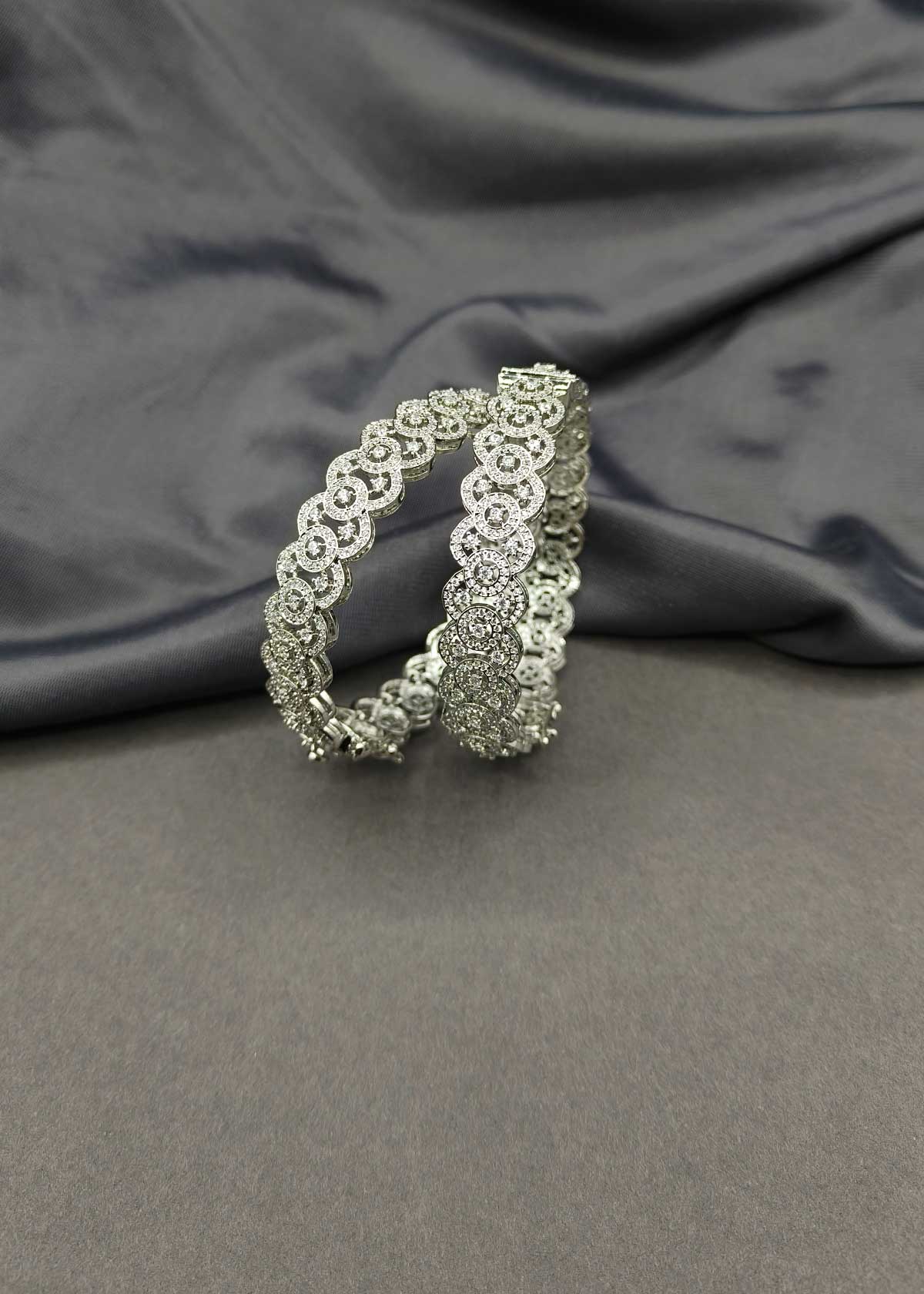 Luxurious Interlocking Circle Design Silver Plated Cubic Zircon Openable Bangles