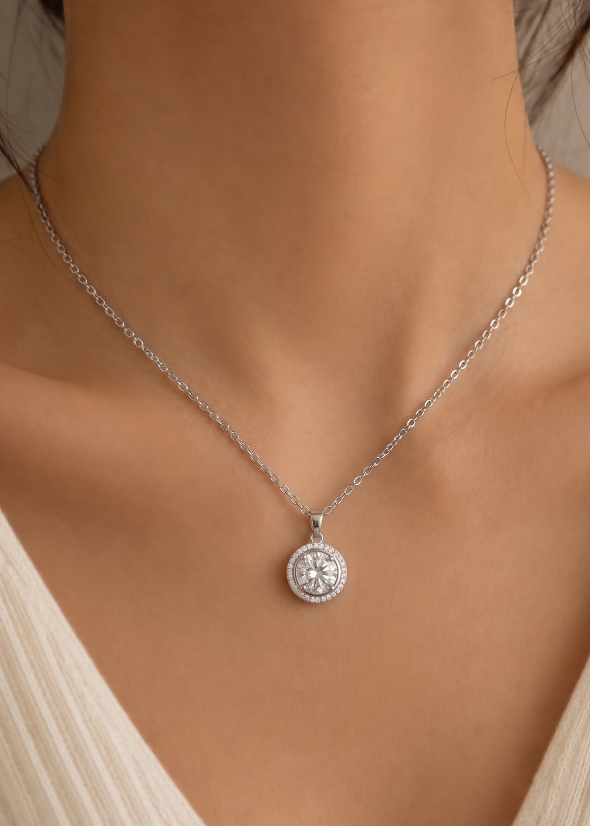 Classic Round Cut Halo Cubic Zircon Pendant Set With Chain For Women