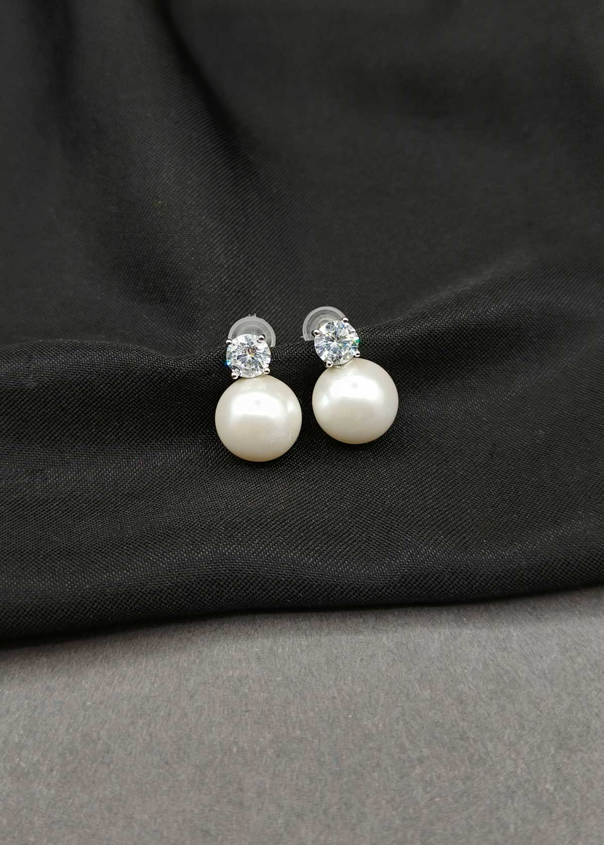 Beautiful Silver Plated Pearl And Solitaire Zircon Pendant Set With Delicate Chain
