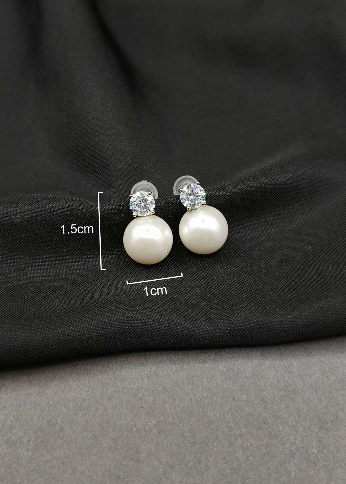 Beautiful Silver Plated Pearl And Solitaire Zircon Pendant Set With Delicate Chain