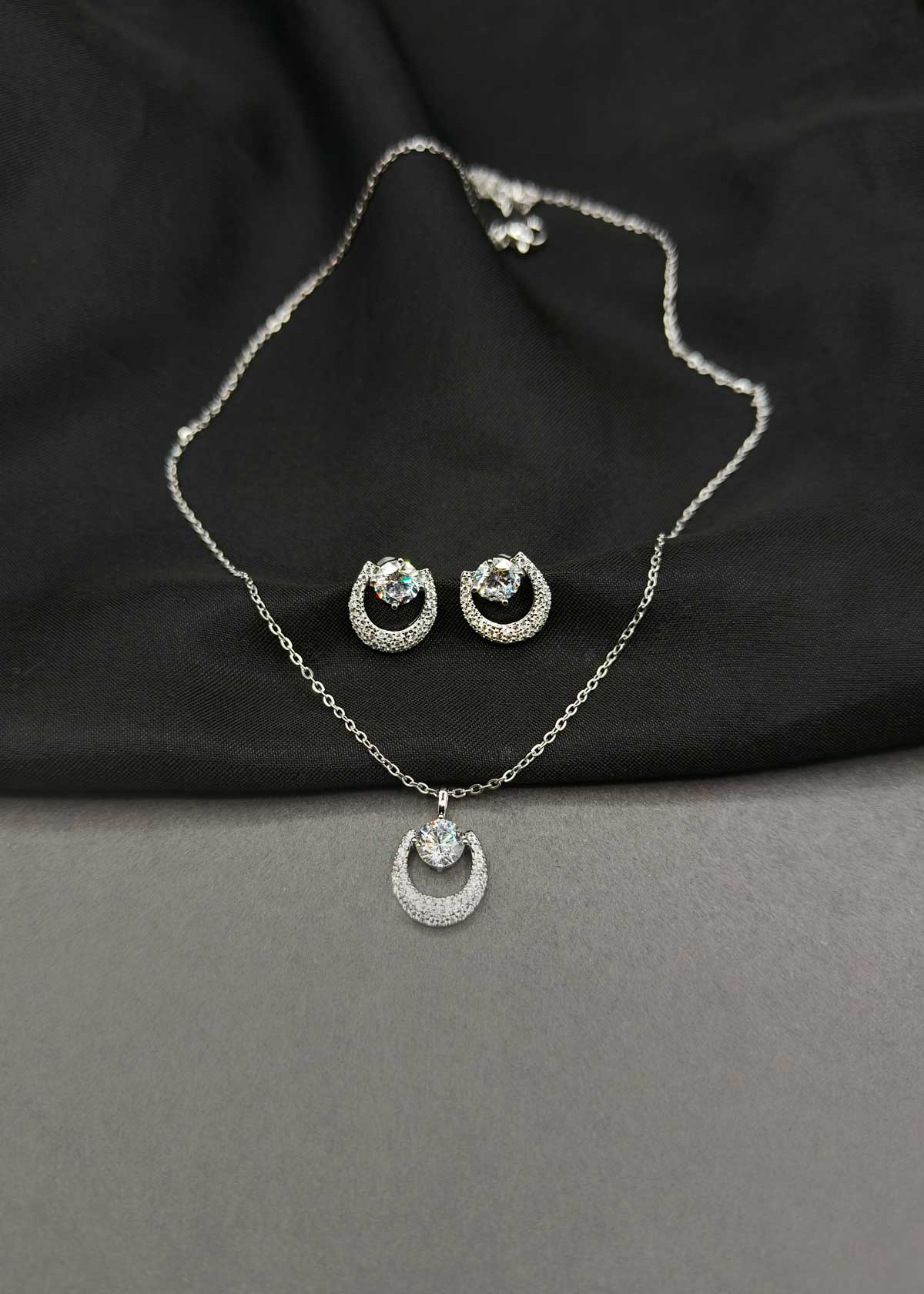 Silver Plated Crescent Moon Solitaire Zircon Pendant Set With Delicate Chain