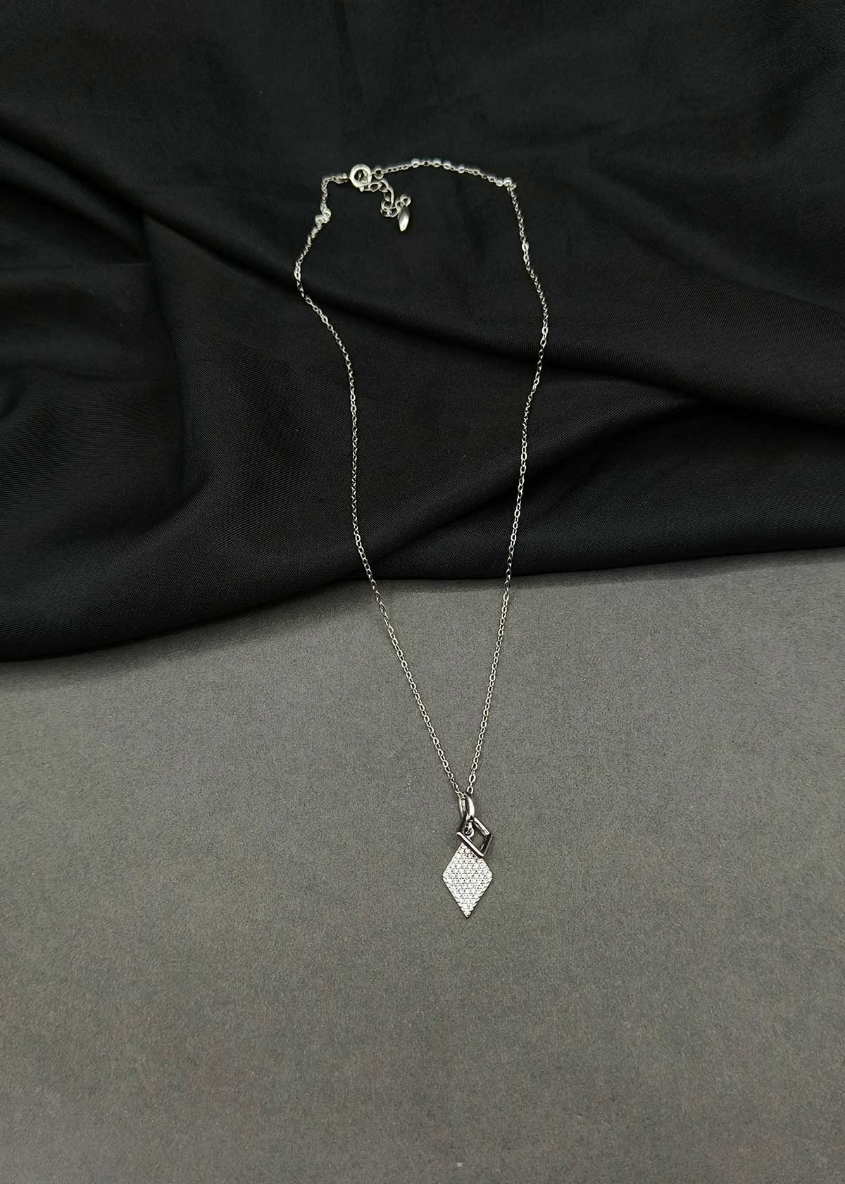 92.5 Sterling Silver Elegant Geometric Cubic Zircon Adjustable Pendant With Chain