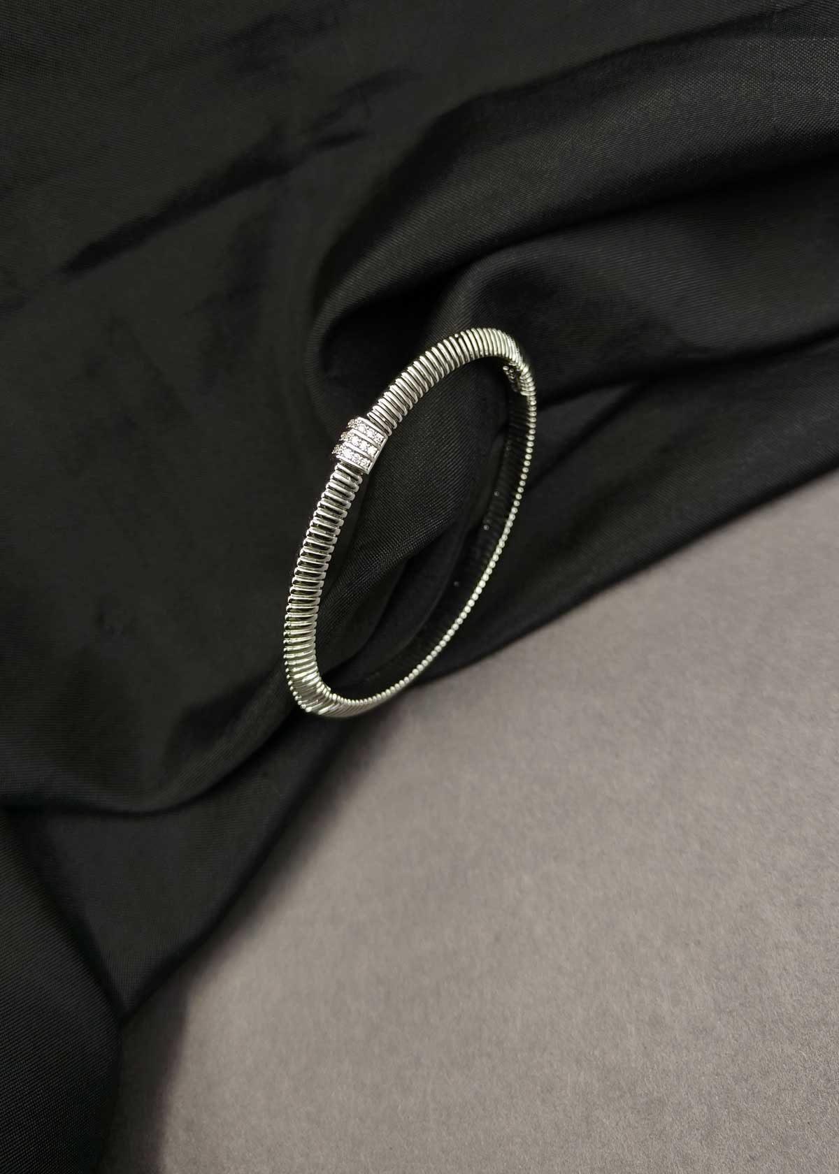 Textured Ribbed Cubic Zircon Carat And Silver Plated Openable Kada Bracelet