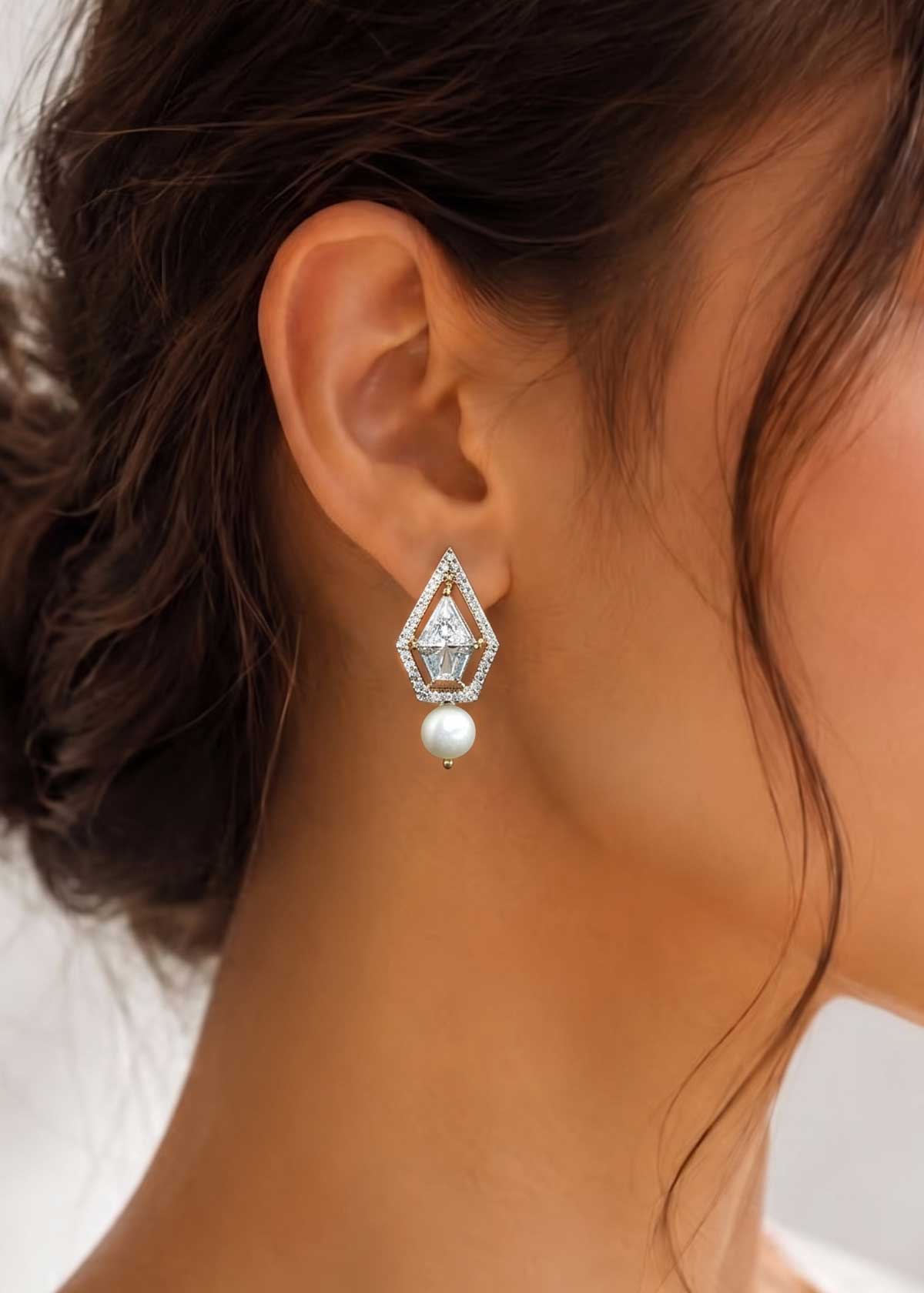 Elegant Geometric Cubic Zircon And Pearl Pendant Set For Women
