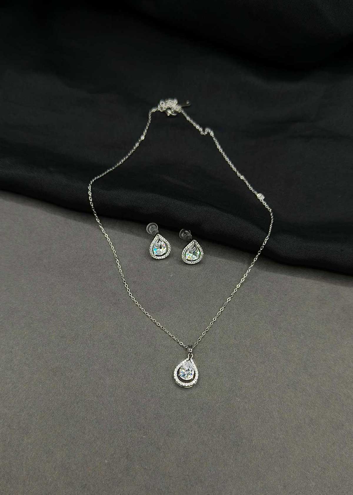 Beautiful Tear-Shaped Solitaire Halo Pendant Set With Chain For Women