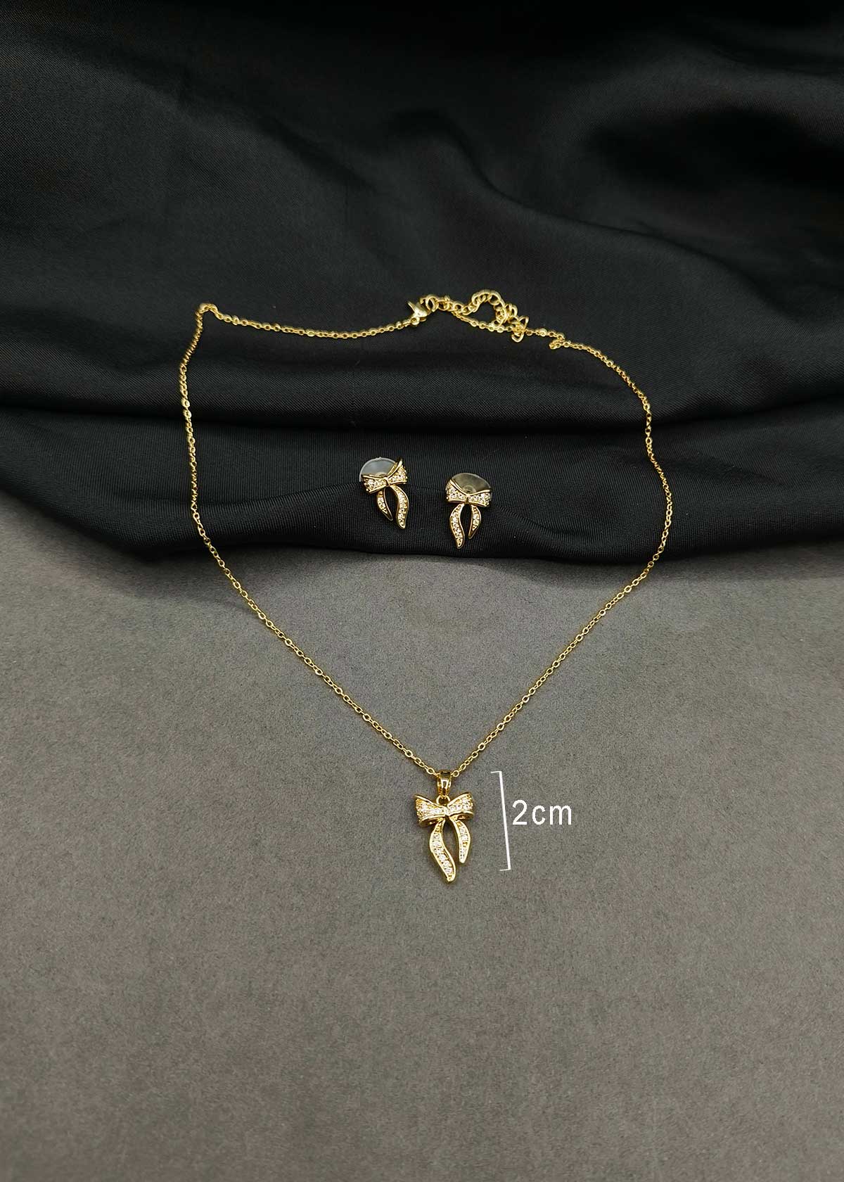 Charming Bow Pendant Set With Chain For Women
