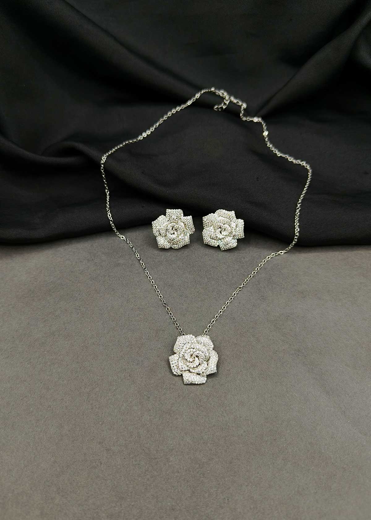 Sparkling Cubic Zircon Rose Flower Pendant Set With Chain For Women