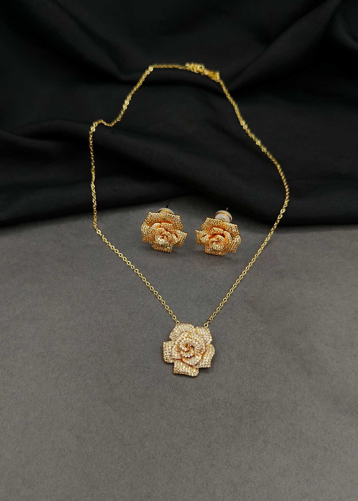 Sparkling Cubic Zircon Rose Flower Pendant Set With Chain For Women