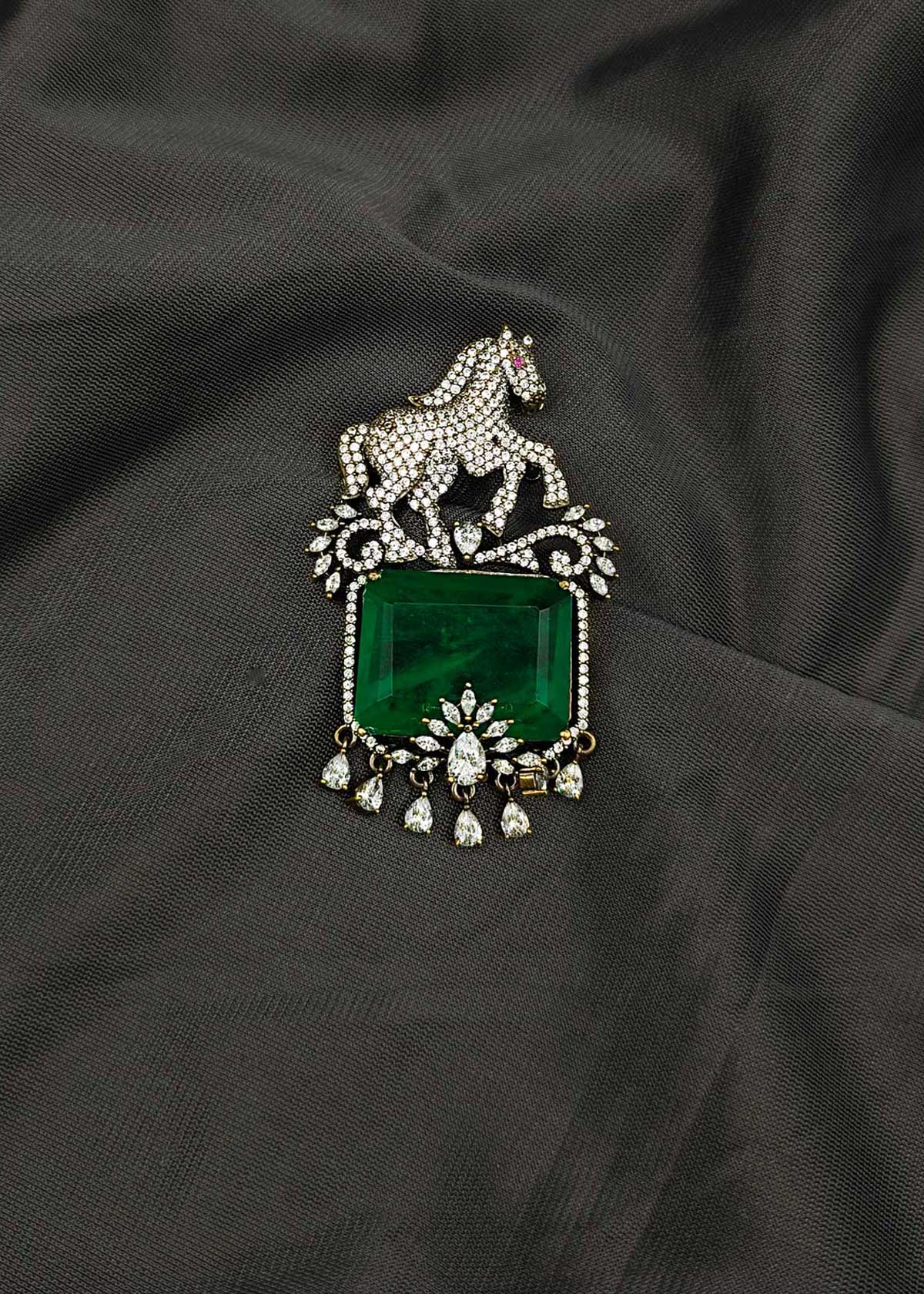 Vintage Style Cubic Zircon & Marquise Horse Medallion Brooch / Lapel Pin With Big Emerald Stone & Hanging Drops