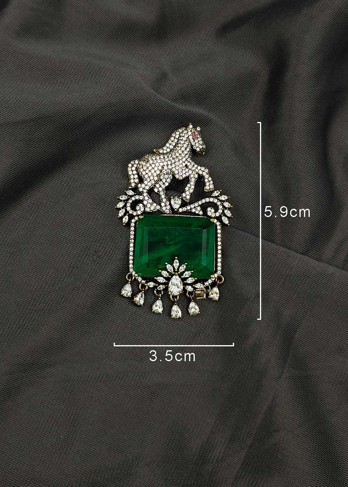 Vintage Style Cubic Zircon & Marquise Horse Medallion Brooch / Lapel Pin With Big Emerald Stone & Hanging Drops