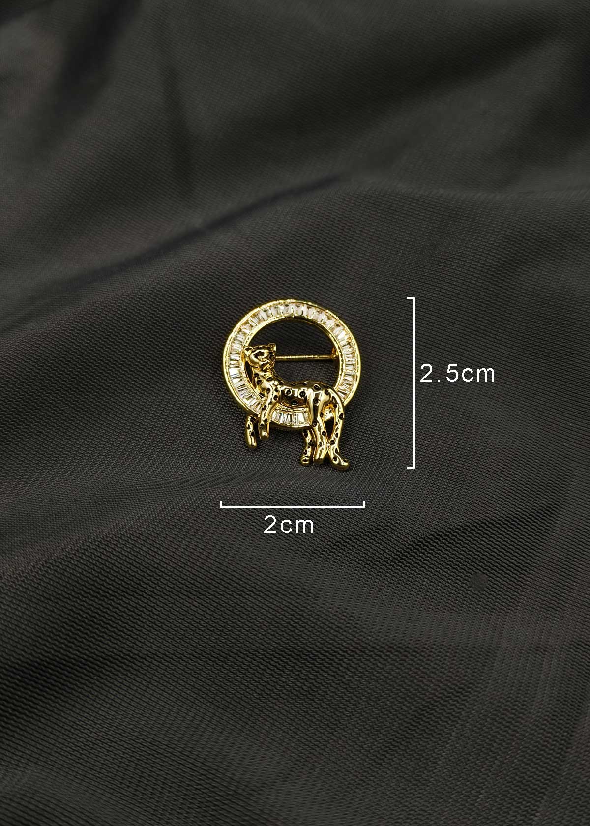Modern Delicate Diamond-Look Baguette Zircon Circular Halo Panther Brooch / Lapel Pin