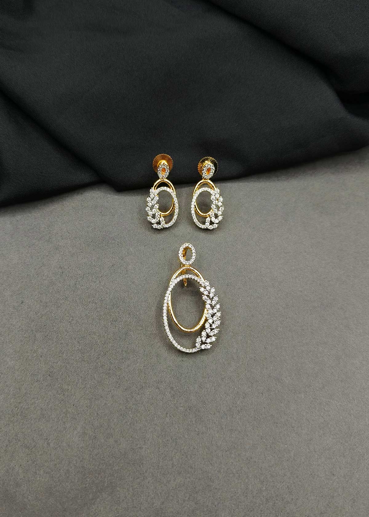 Dual-Tone & Silver Floral Vine Oval Pendant Set for Women