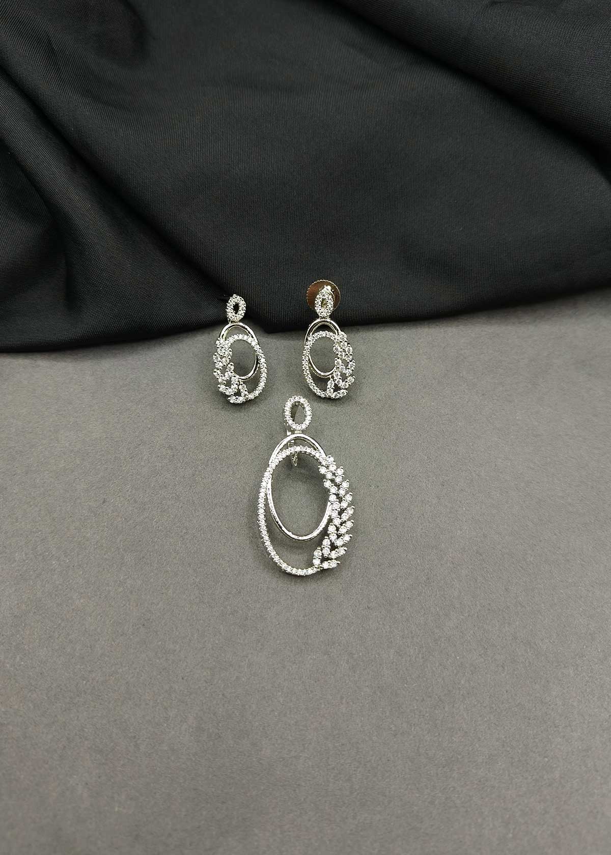 Dual-Tone & Silver Floral Vine Oval Pendant Set for Women