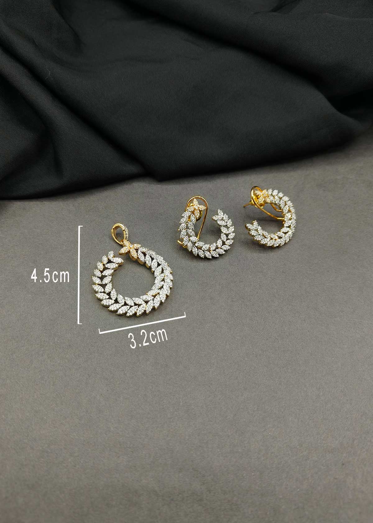 Two-Tone Laurel Wreath Pendant Set for Women