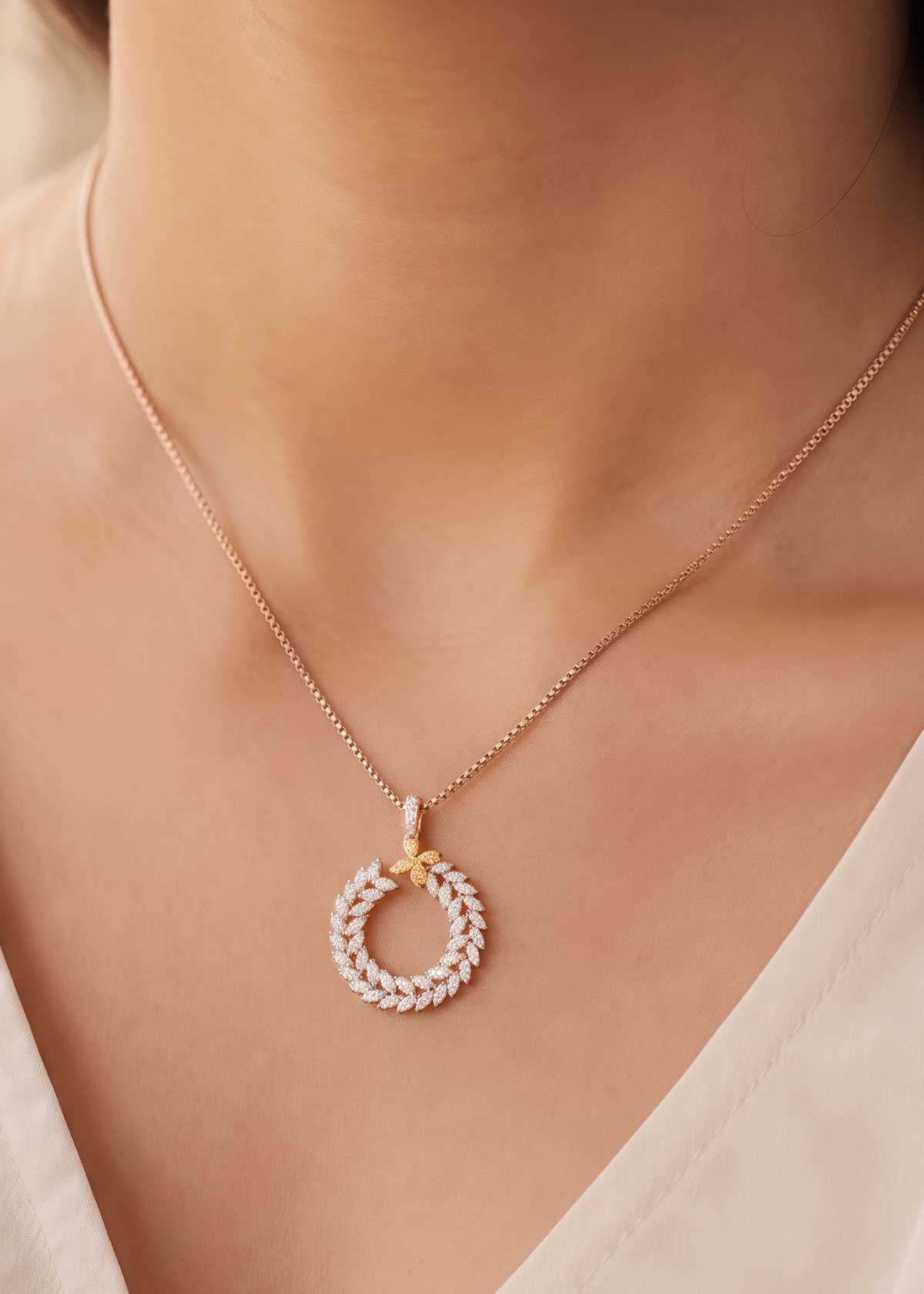 Two-Tone Laurel Wreath Pendant Set for Women