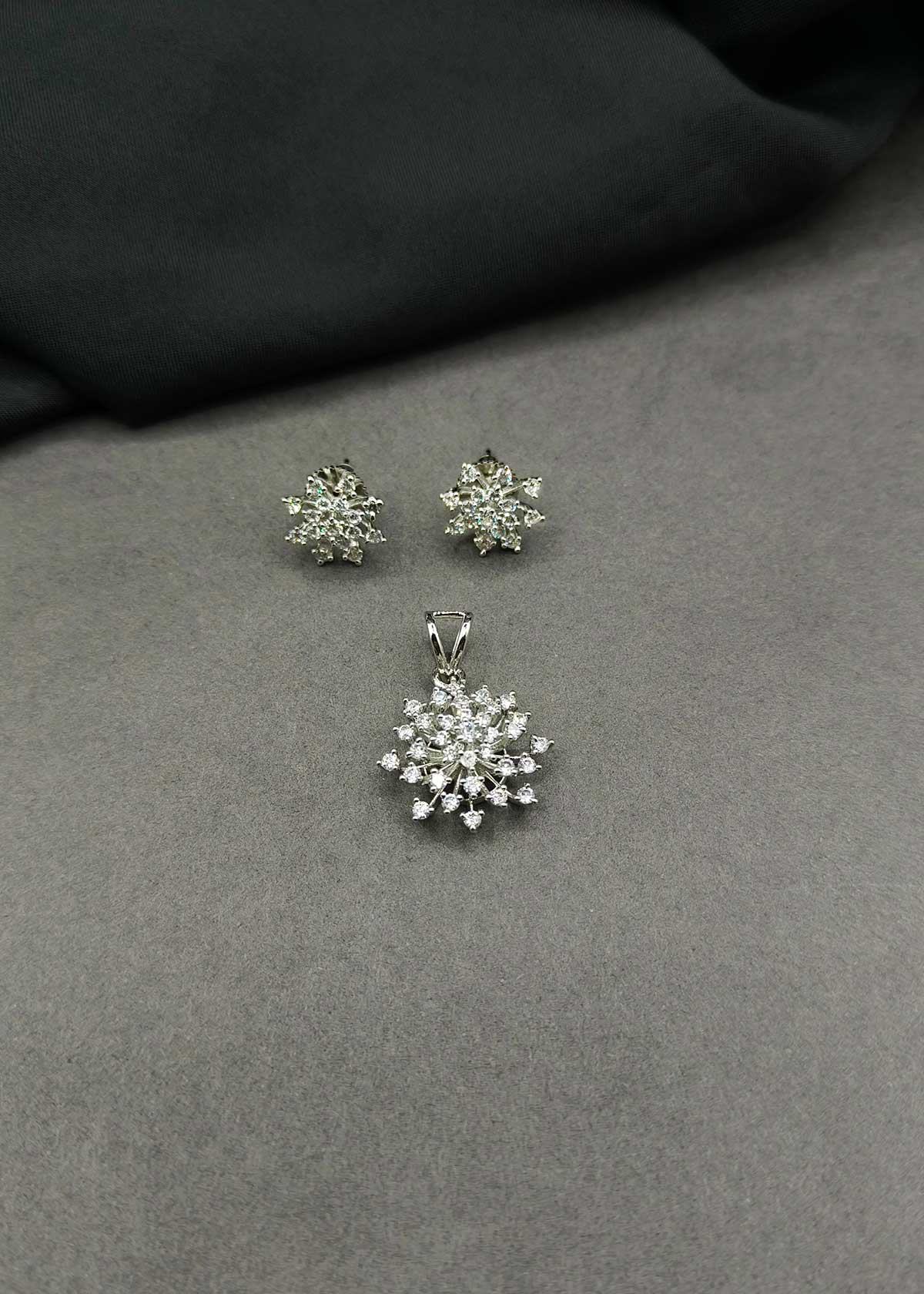 Dazzling snowflake floral silver polish pendant set for women with matching earrings