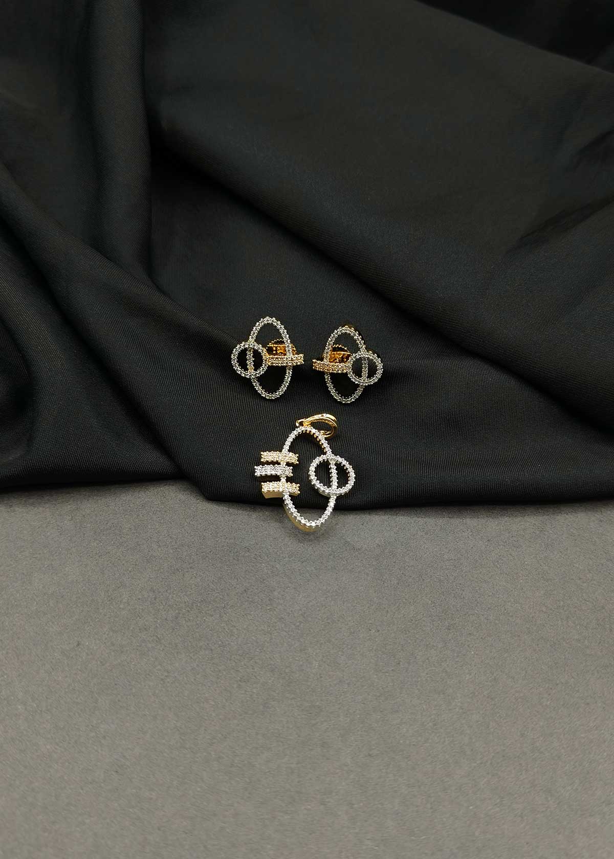 Geometric motif gold polish pendant set for women with matching earrings