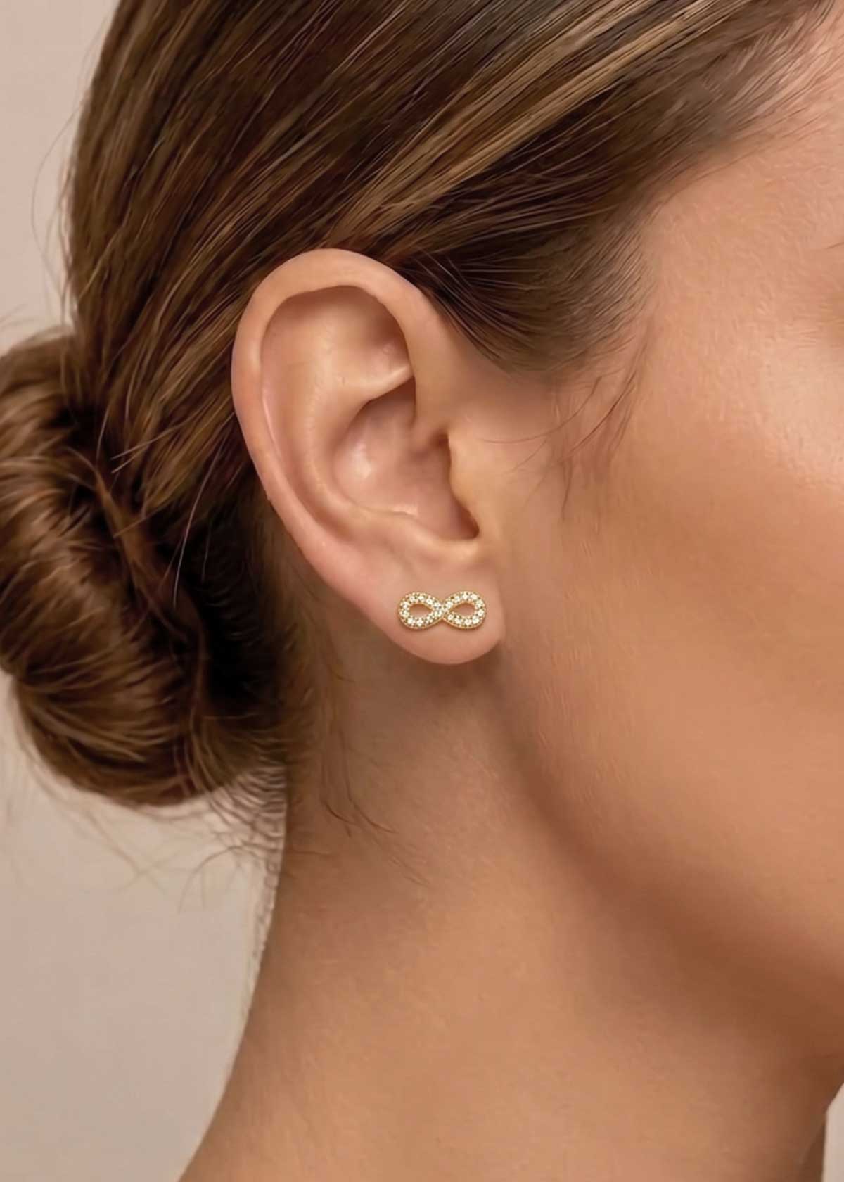 Minimalist Cubic Zircon Infinity Loop Pendant Set With Chain