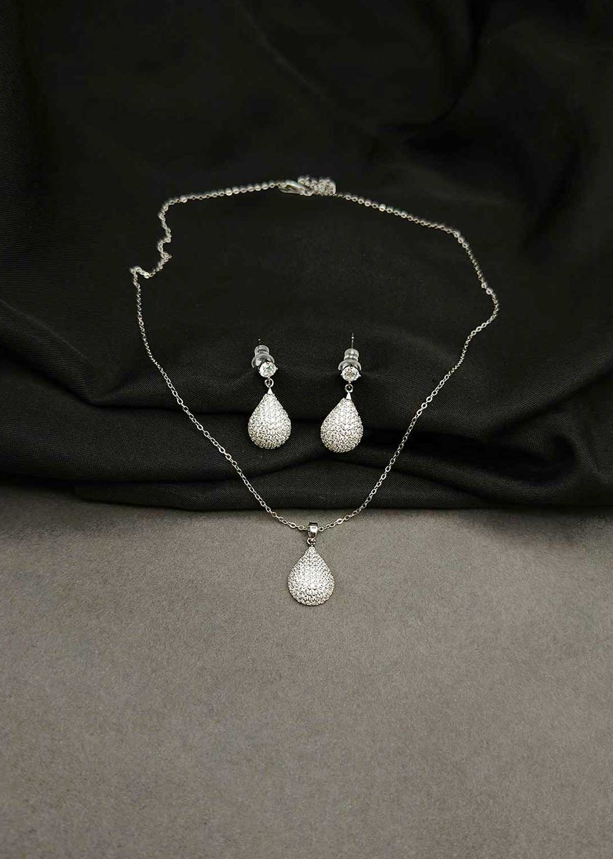Gorgeous Micro Pavé Teardrop Cubic Zircon Delicate Pendant Set With Chain For Women