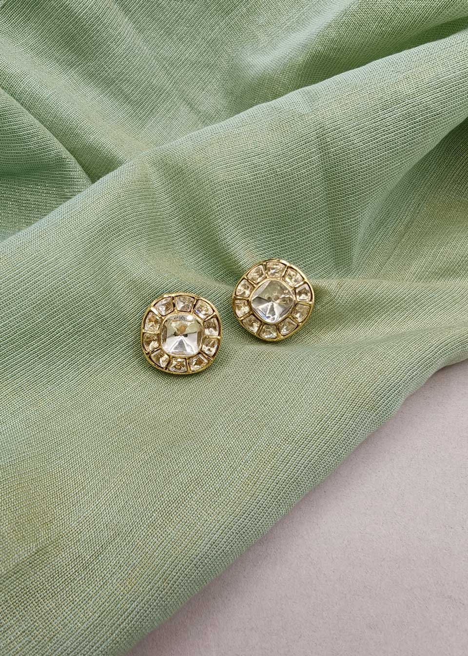 Regal Solitaire-Look Cushion Kundan Stud Earring For Women