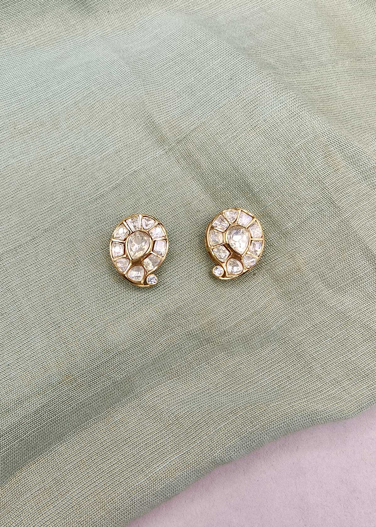 Modern Round Swirl Kundan Stud Earring For Women