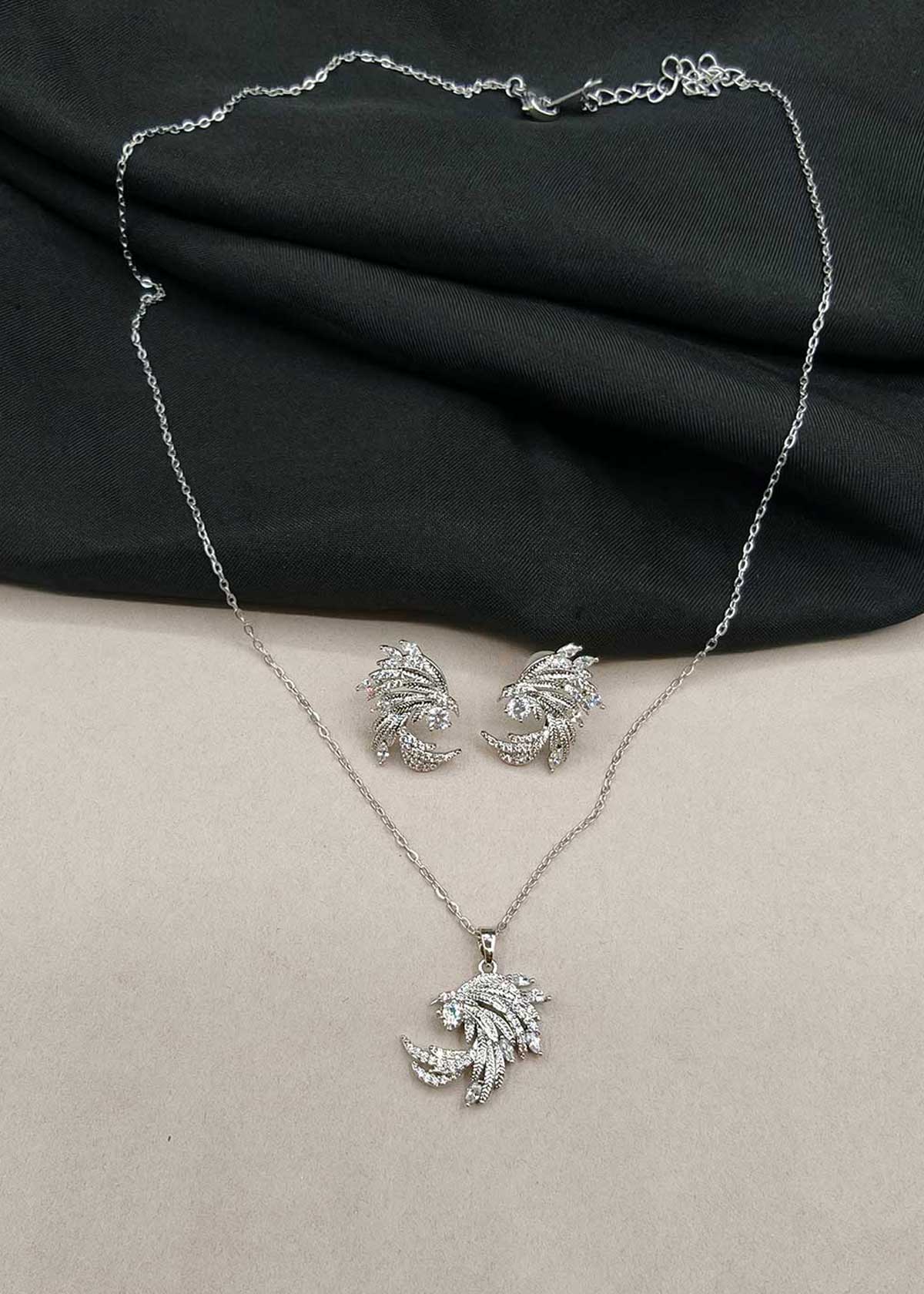 Regal Sweeping Feather Plume Marquise Cubic Zircon Delicate Pendant Set With Chain For Women