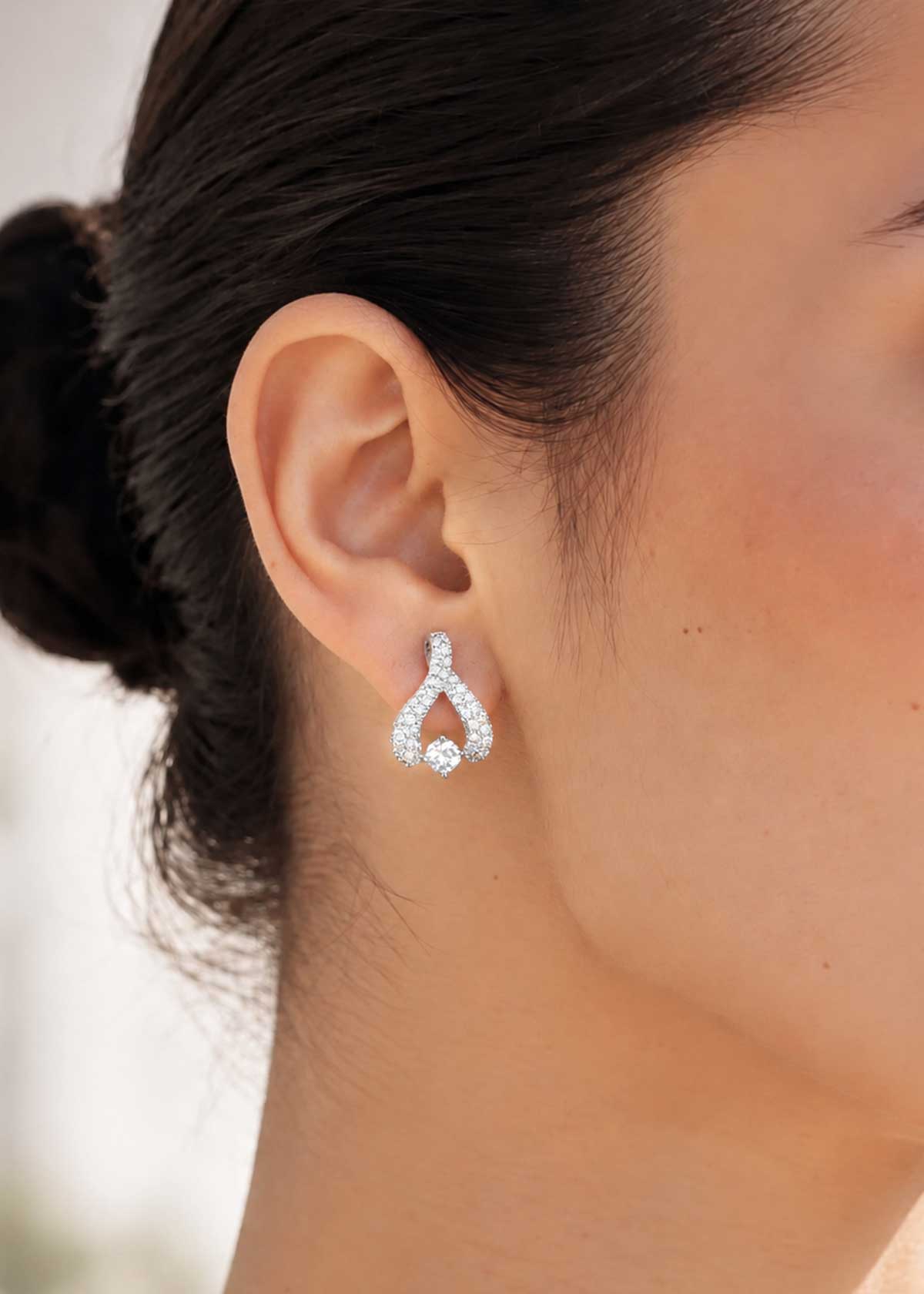 Imperial Cubic Zircon Twist Solitaire Delicate Pendant Set With Chain For Women