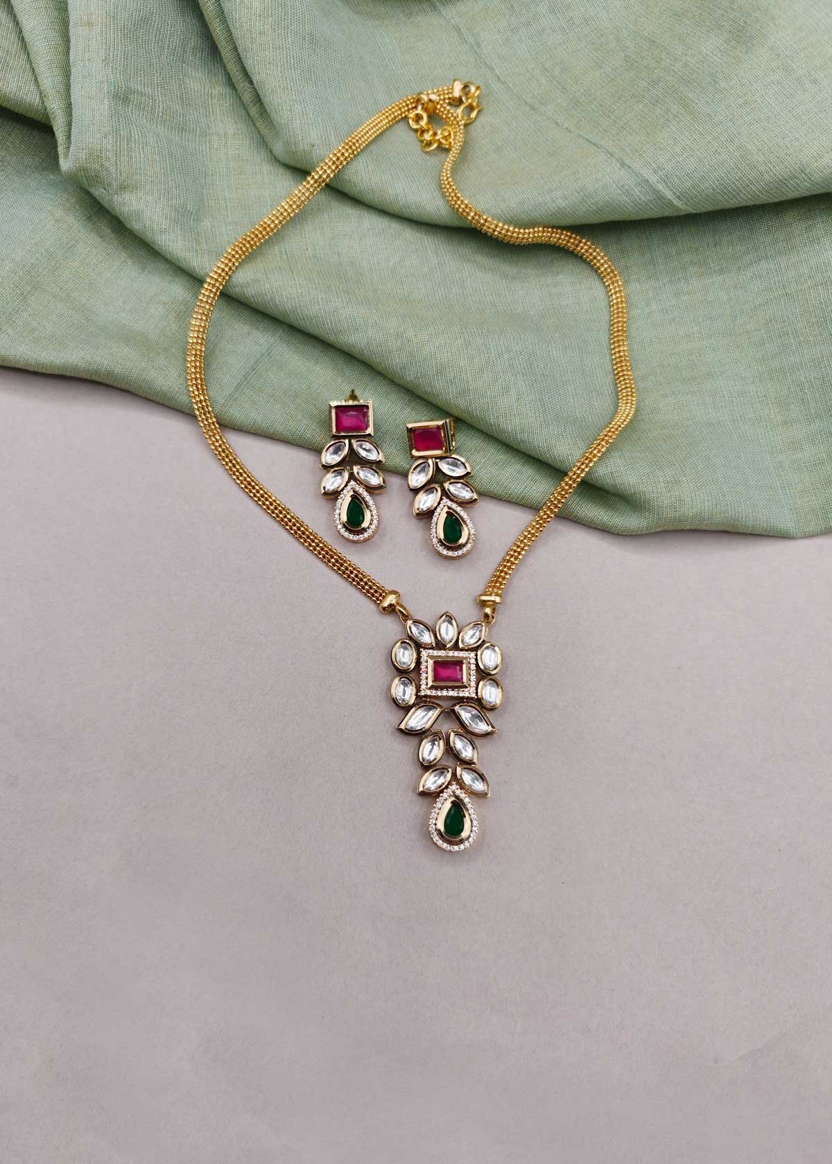 Vintage Style Elongated Kundan Leaf & Cubic Zircon Heavy Pendant Set With Textured Chain For Women