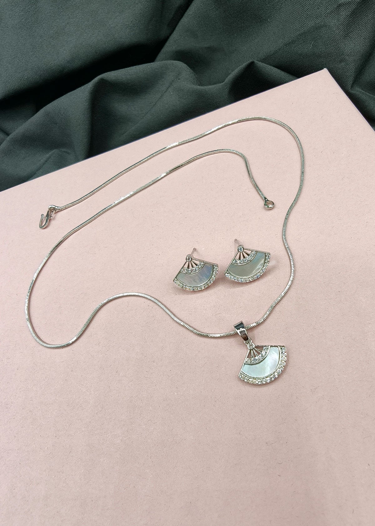 Cubic Zircon & Mother Of Pearl Fan Motif Pendant Set With Chain For Women