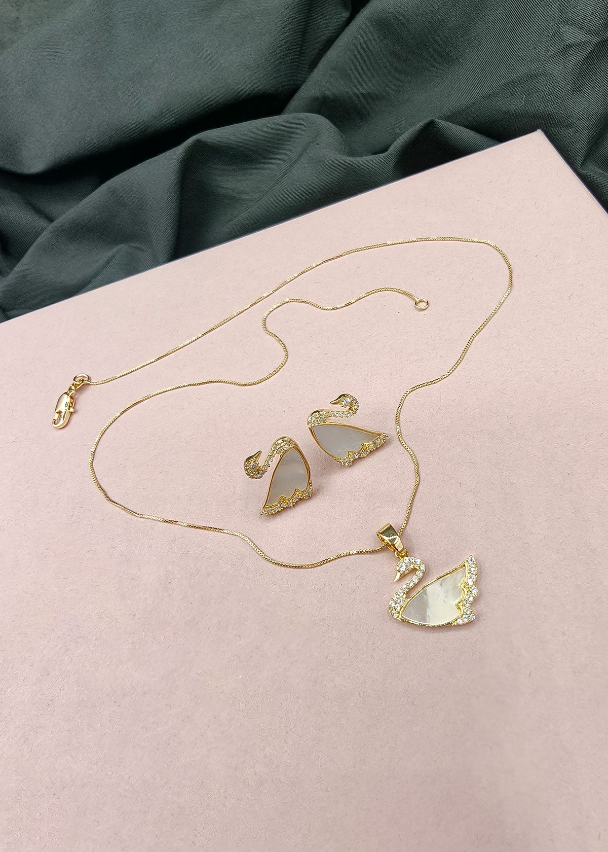 Charming Swan Mother Of Pearl & Cubic Zircon Gold Pendant Set With Chain For Women