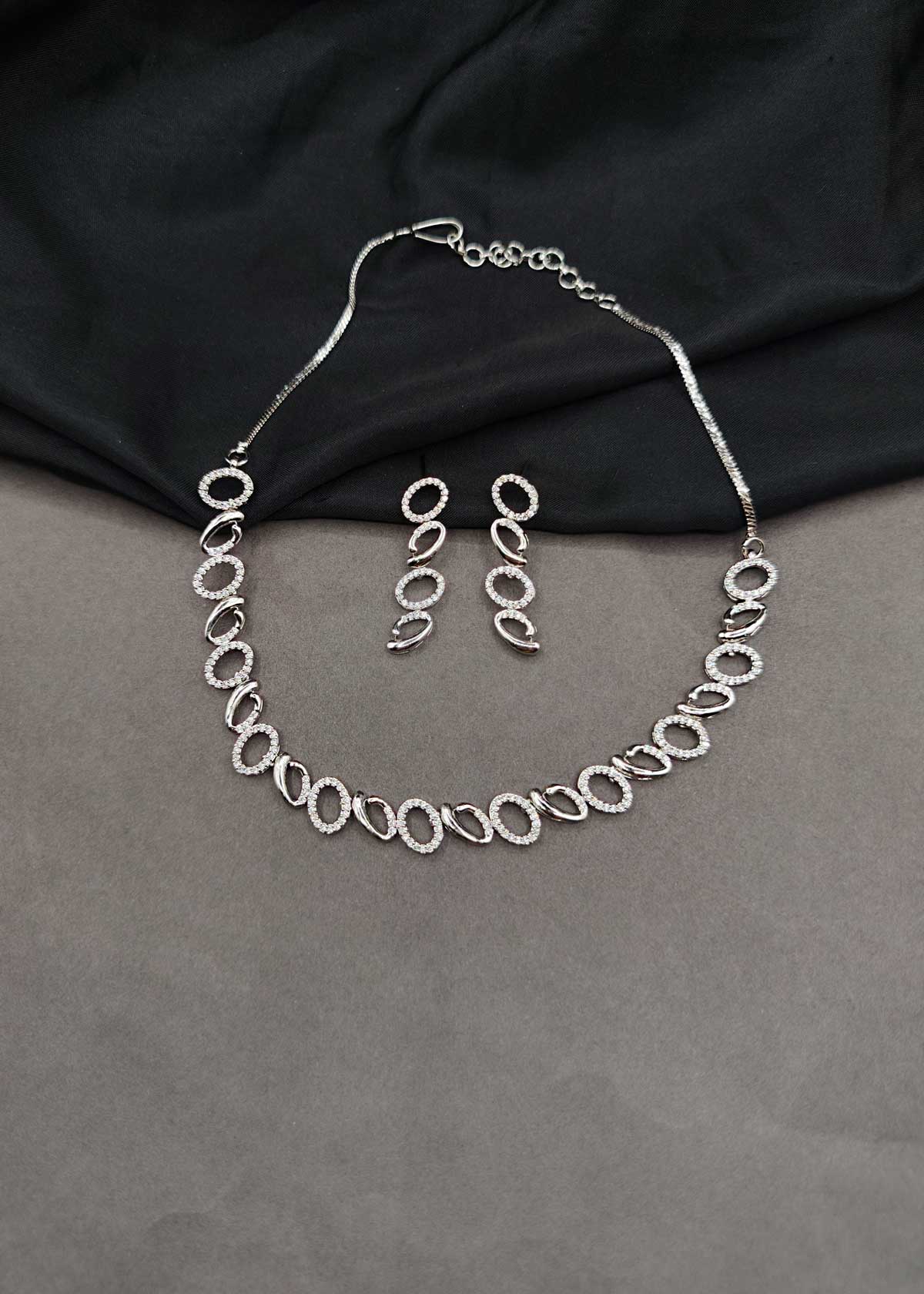 Elegant Cubic Zircon Oval Link Delicate Short Necklace Set For Women