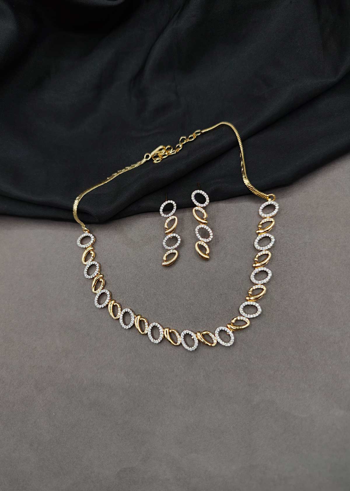 Elegant Cubic Zircon Oval Link Delicate Short Necklace Set For Women