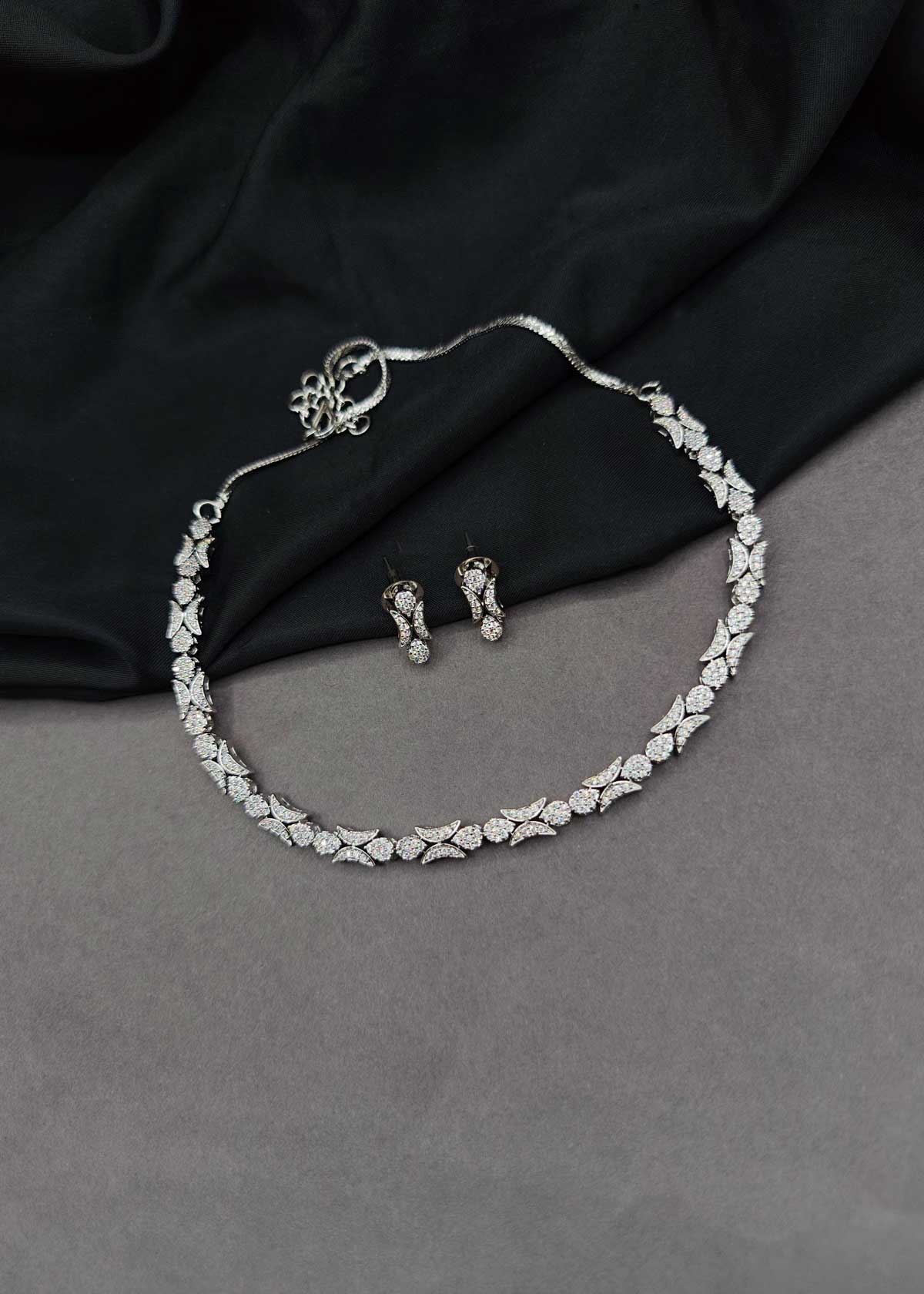 Cubic Zircon Winged Link Heavy Adjustable Short Necklace Set For Women