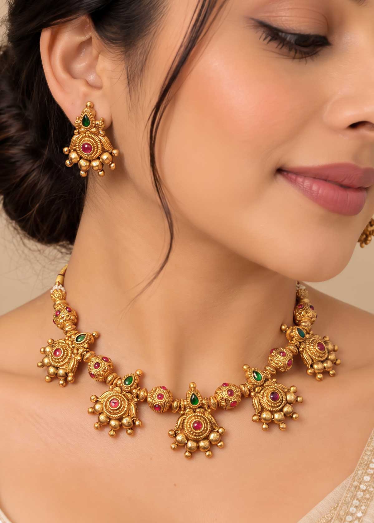 Antique Style Kemp Stone Floral Motif Short Adjustable Necklace Set For Women