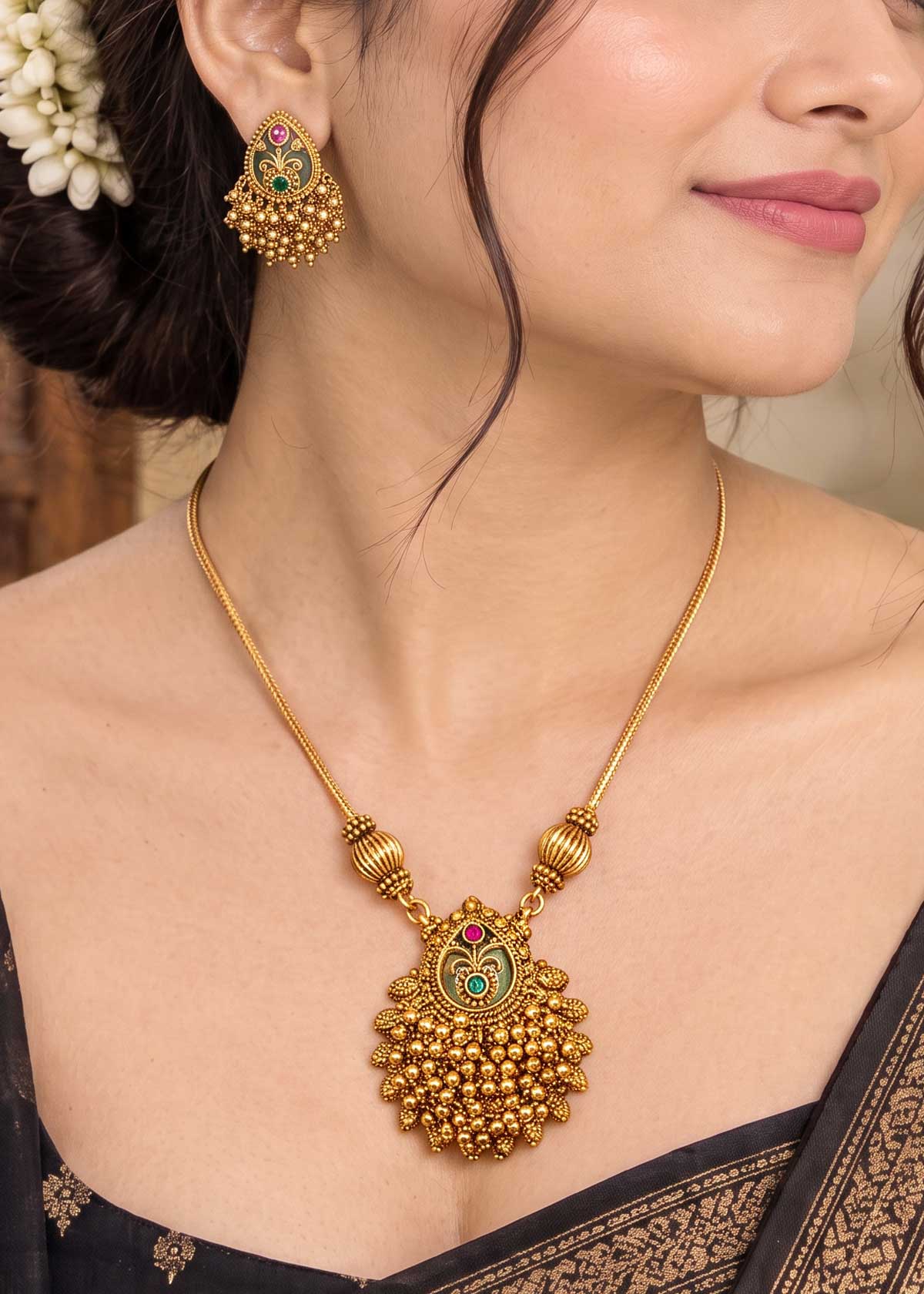 Teardrop Pendant Short Adjustable Necklace Set With Ghungroo Accents For Women