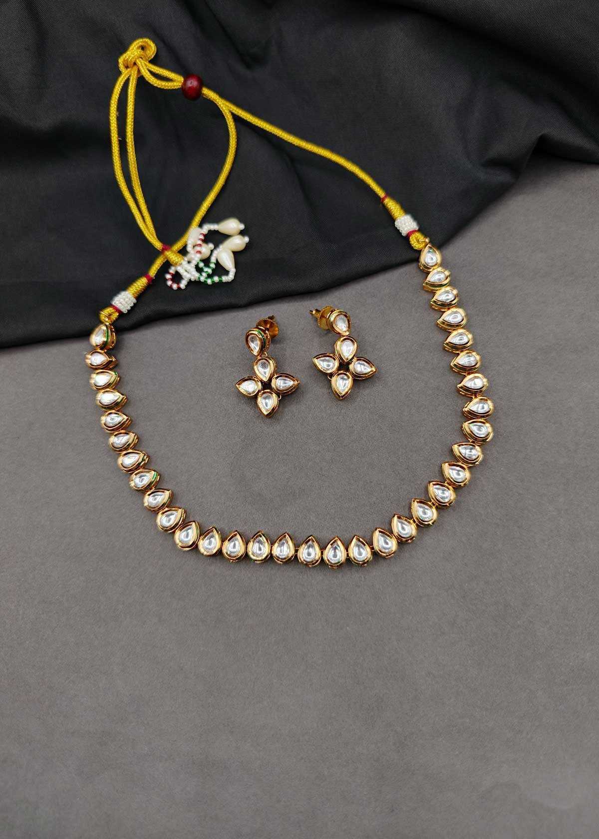 Minimalist Single-Line Kundan Short Adjustable Necklace Set For Women