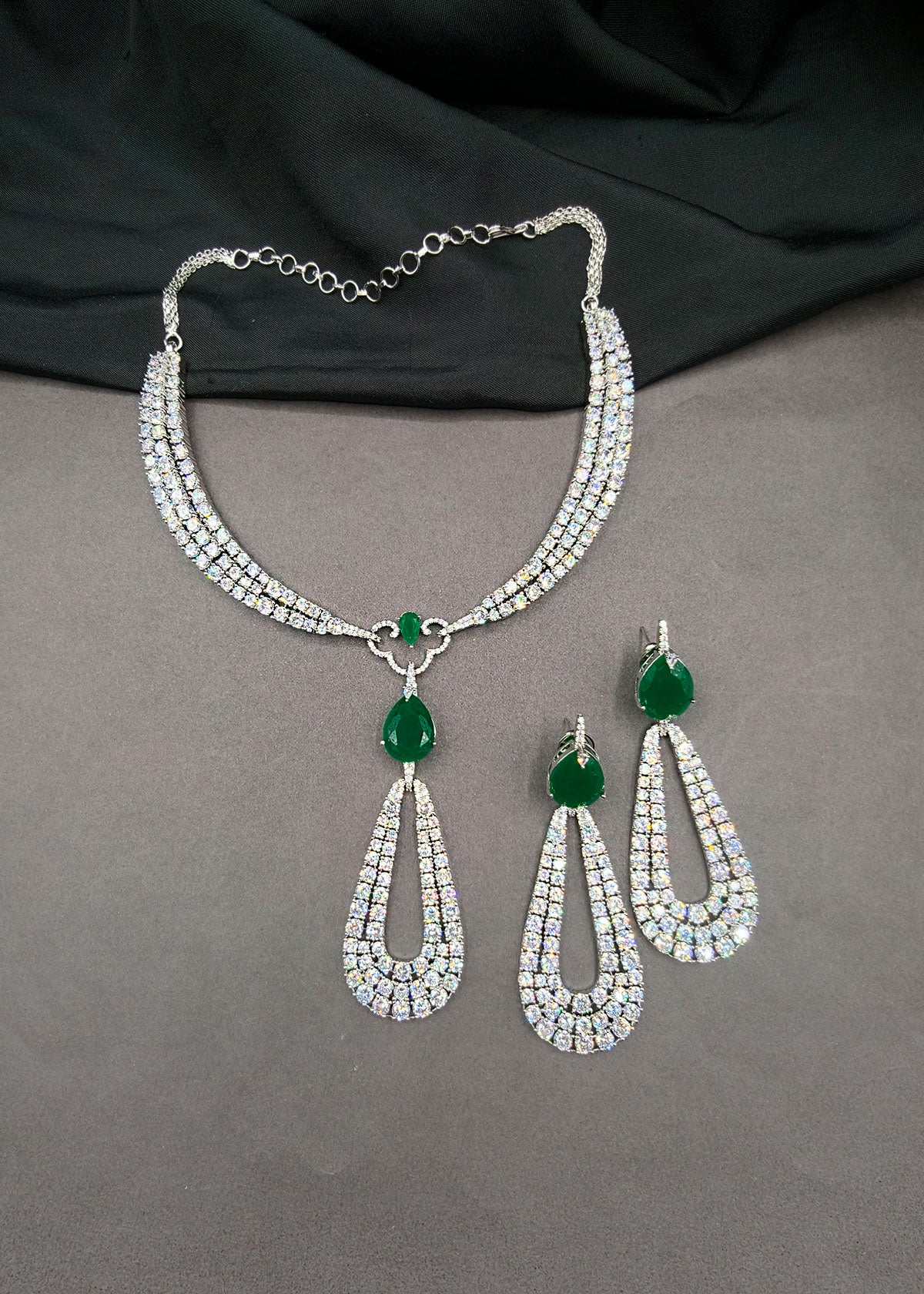 Luxurious Emerald & Zircon Teardrop Short Adjustable Necklace Set For Women