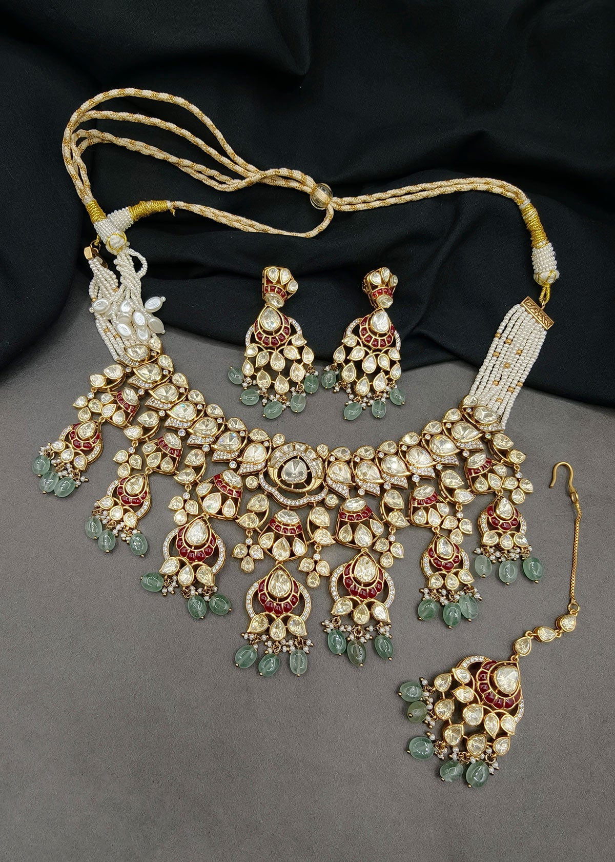 Delicate Kundan Bridal Choker & Maang Tikka