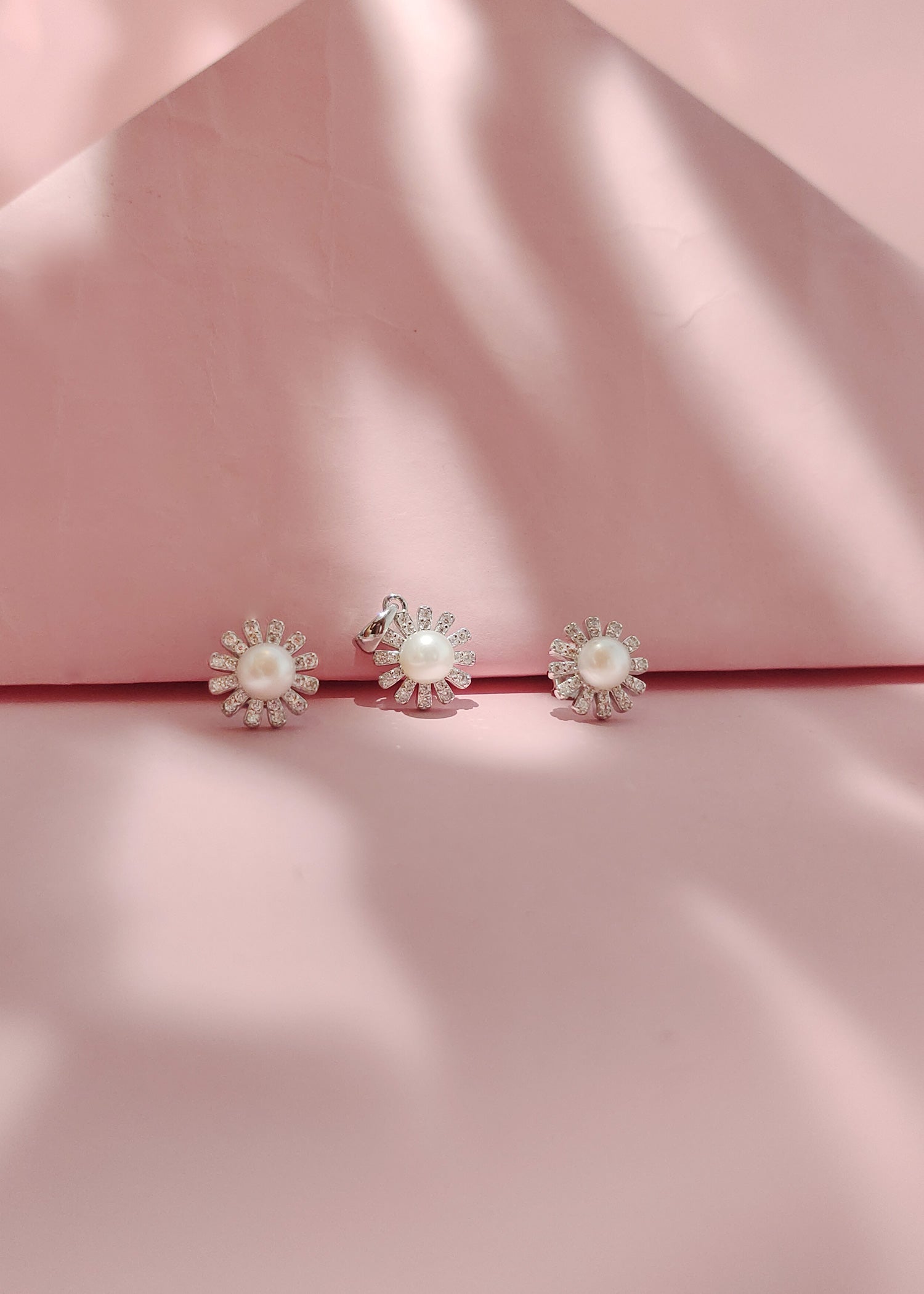 92.5 Sterling Silver Pearl Floral Zircon Pendant Set
