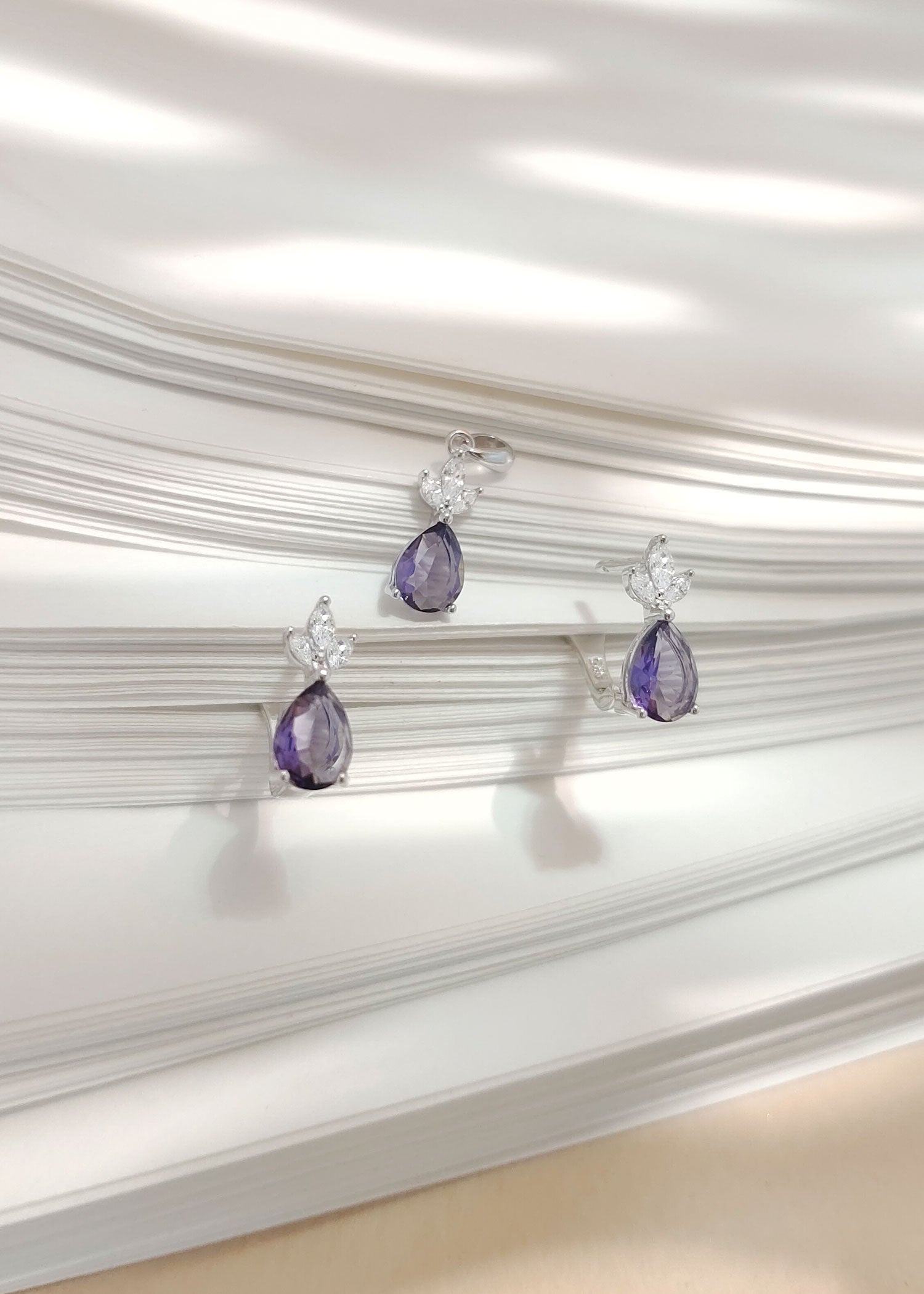 92.5 Sterling Silver Drop Shape Zircon Pendant Set