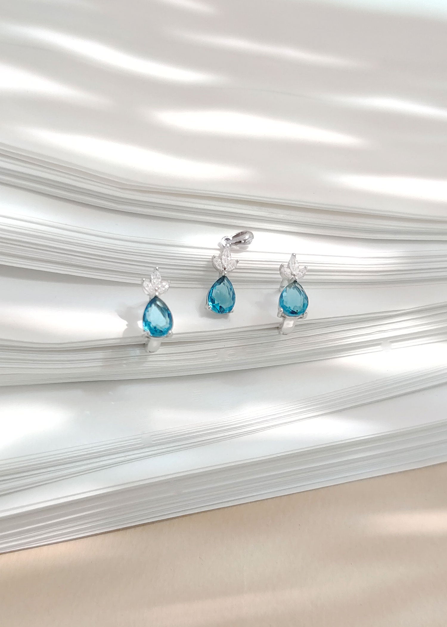 92.5 Sterling Silver Drop Shape Zircon Pendant Set